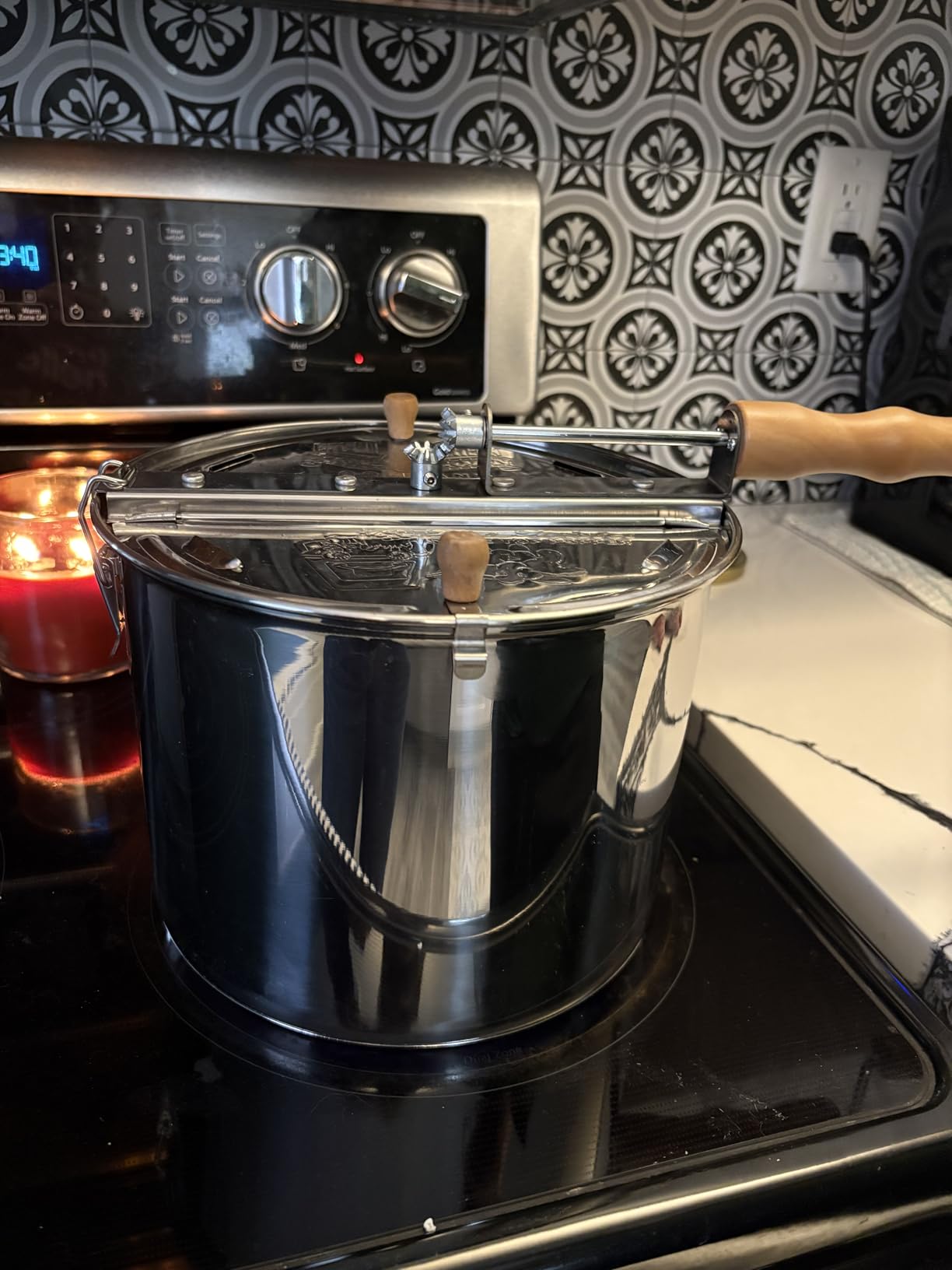 Stovetop Popcorn Maker - 6.5-Quart Stainless-Steel Popcorn Popper with a Hand Crank, Vented Lid, and Stir Paddle by Great Northern Popcorn (Silver) customer photo 1