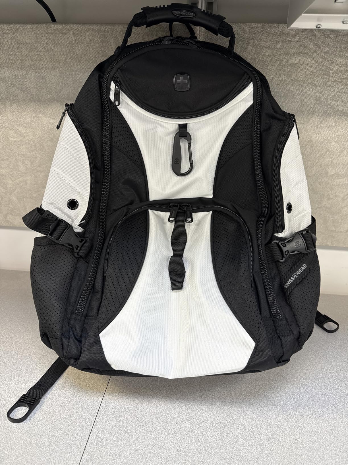 SWISSGEAR 1900 ScanSmart TSA Laptop Backpack Fits 17 Inch Laptop with RFID Protection and Tablet Pocket, Black, 19-Inch customer photo 1