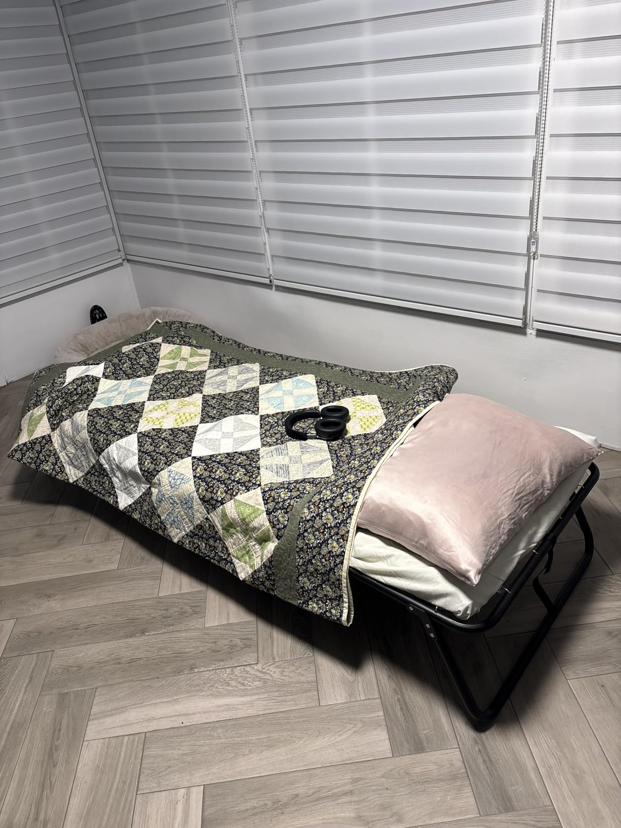 Coleman ComfortSmart Big & Tall Cot with Mattress Pad, Folding Steel Camp Bed with Plush Pad for Comfortable Sleeping, Great for Camping, Lounging, Elevated Sleeping, Guests, & More customer photo 1