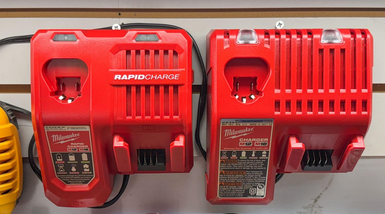 Milwaukee 48-59-1812 M12 or M18 18V and 12V Multi Voltage Lithium Ion Battery Charger w/ Onboard Fuel Gauge customer photo 1