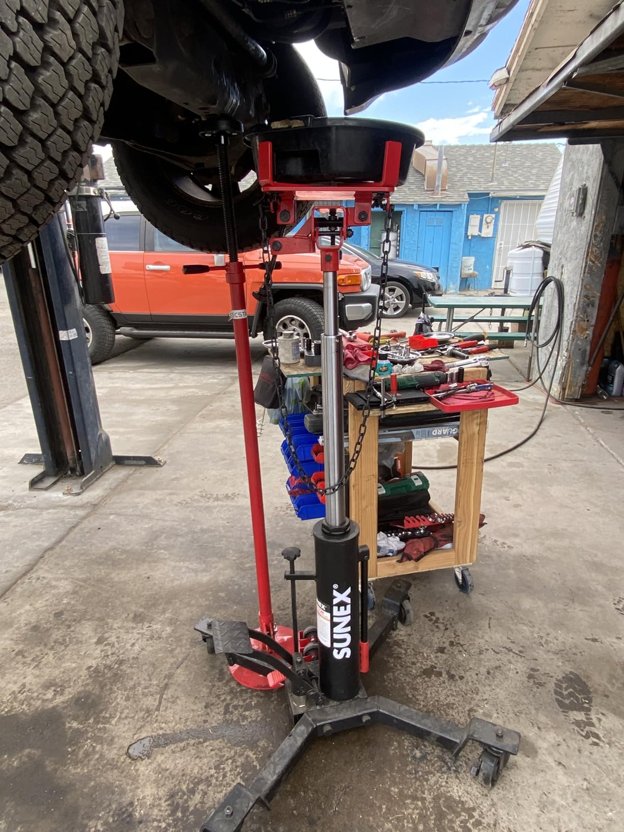 SUNEX TOOLS 1,000 lb Telescopic Transmission Jack, Air/Hydraulic, Foot & Hand Pump, Adjustable Saddle Arms, 73.5 in Max Height, Model 7796 customer photo 2