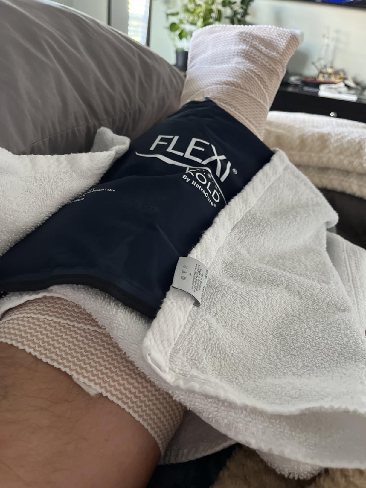 FlexiKold Gel Soft Flexible Ice Packs for Injuries - Reusable Freezer Cold Pack, Cold Compress & Cooling Gel Pad for Face, Shoulder, Hip, Leg, Arm, Ankle & Foot Injury - Medium - 7.5