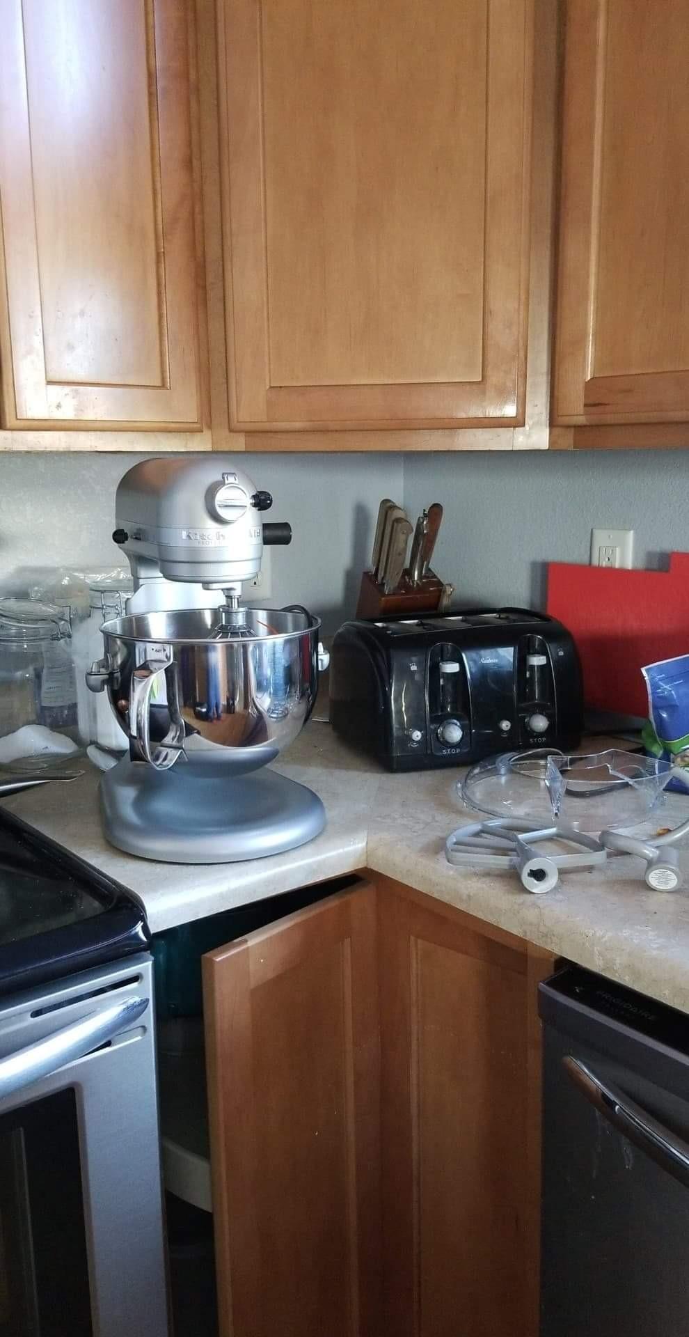 KitchenAid Professional 600 Series 6 Quart Bowl-Lift Stand Mixer KP26M1XVB, Very Black customer photo 2