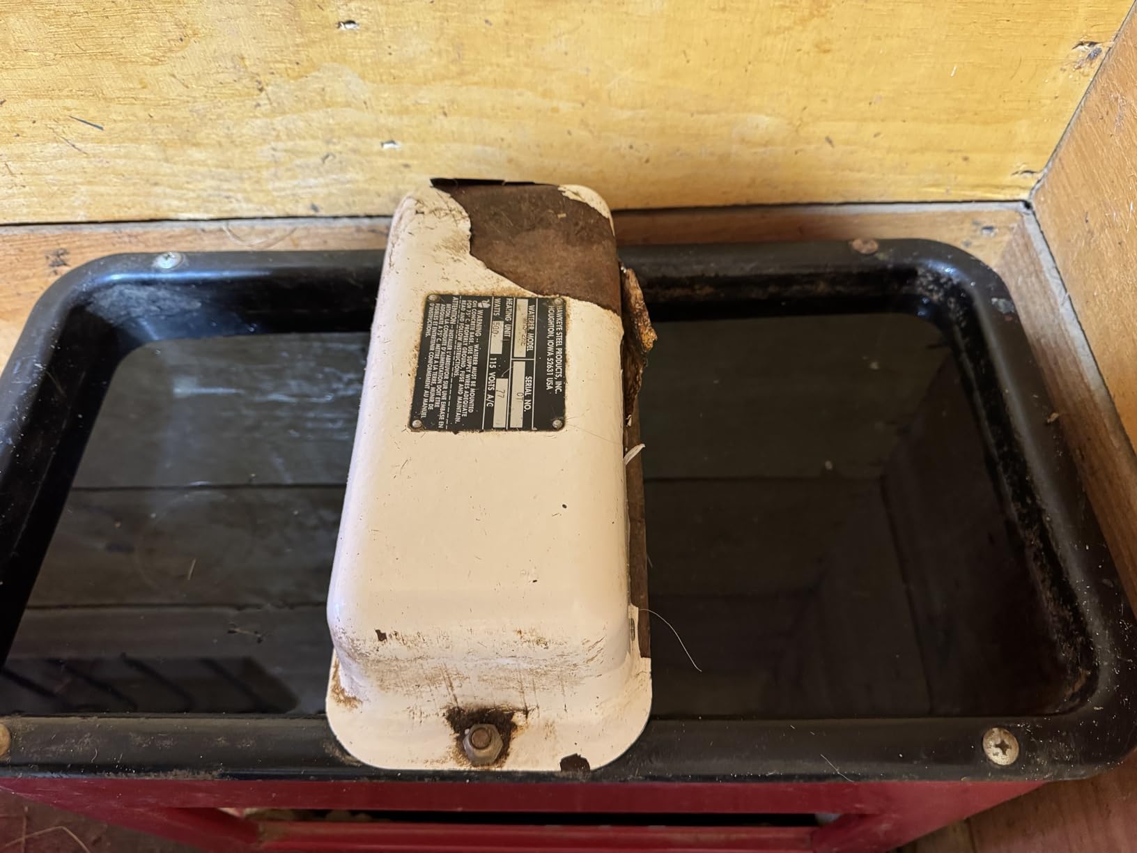 Brower Super Insulated Electric Heated Livestock Waterer with Extra Thick Polyurethane Foam, Double Trough Design for Lawn and Garden, Red customer photo 1