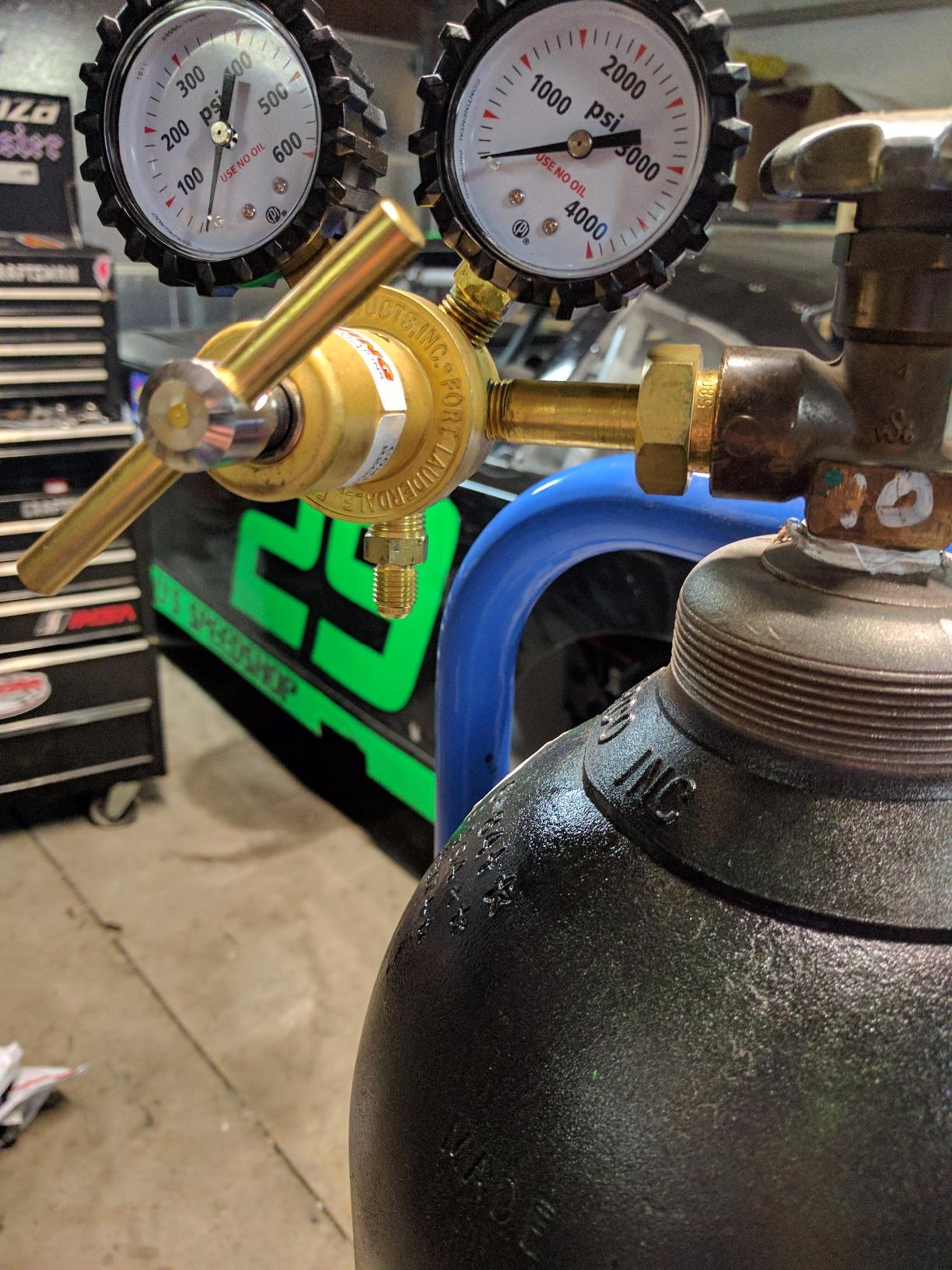 Uniweld RHP400 Nitrogen Regulator with 0-400 PSI Delivery Pressure, CGA580 Inlet Connection and 1/4-Inch Male Flare Outlet Connection customer photo 1