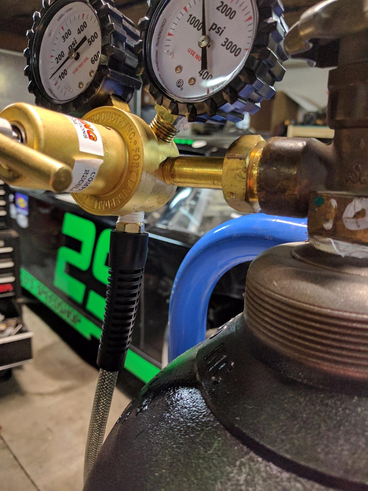 Uniweld RHP400 Nitrogen Regulator with 0-400 PSI Delivery Pressure, CGA580 Inlet Connection and 1/4-Inch Male Flare Outlet Connection customer photo 2