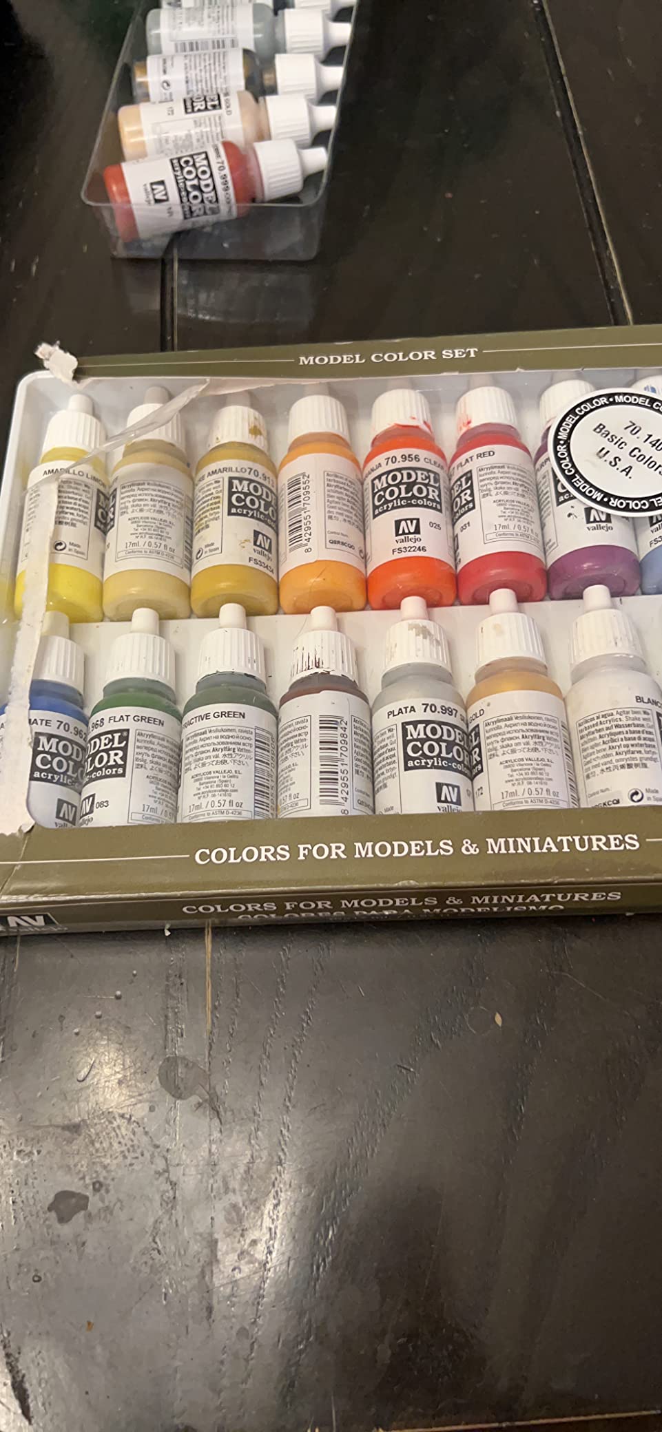 Vallejo - Basic Colors USA Acrylic Paint Set | Model Color | Figure Color Series Historical Miniature Kit to Achieve Historical Accuracy with Artist-Grade Pigments | 16 Bottles x 18 ml (0.60 fl.oz.) customer photo 1