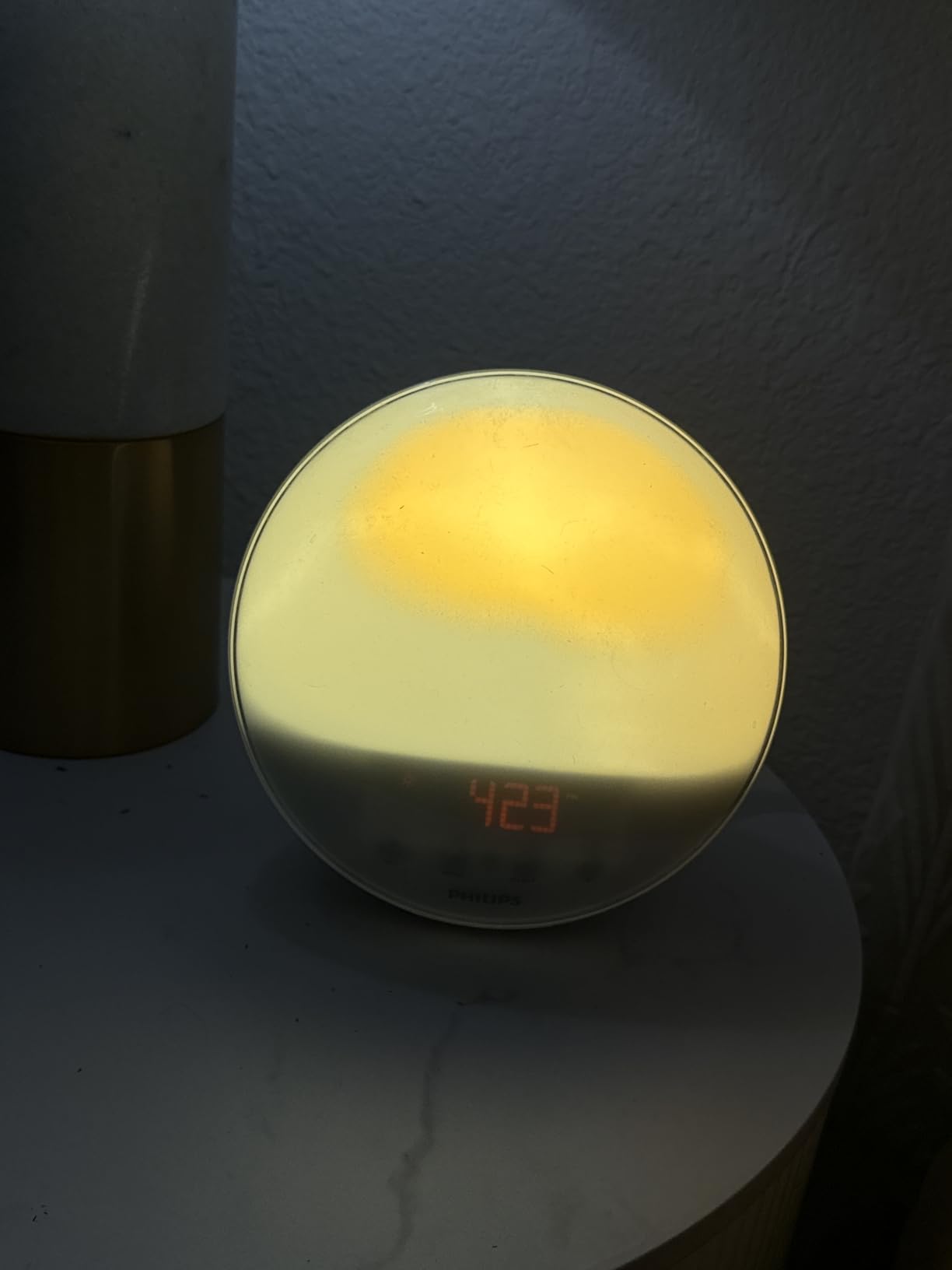 Philips SmartSleep Wake-up Light, Colored Sunrise and Sunset Simulation, 5 Natural Sounds, FM Radio & Reading Lamp, Tap Snooze, HF3520/60 customer photo 1
