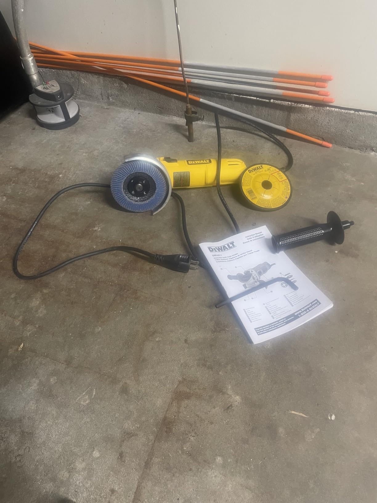 DEWALT Angle Grinder, One-Touch Guard, 4-1/2 -Inch (DWE4011) customer photo 2