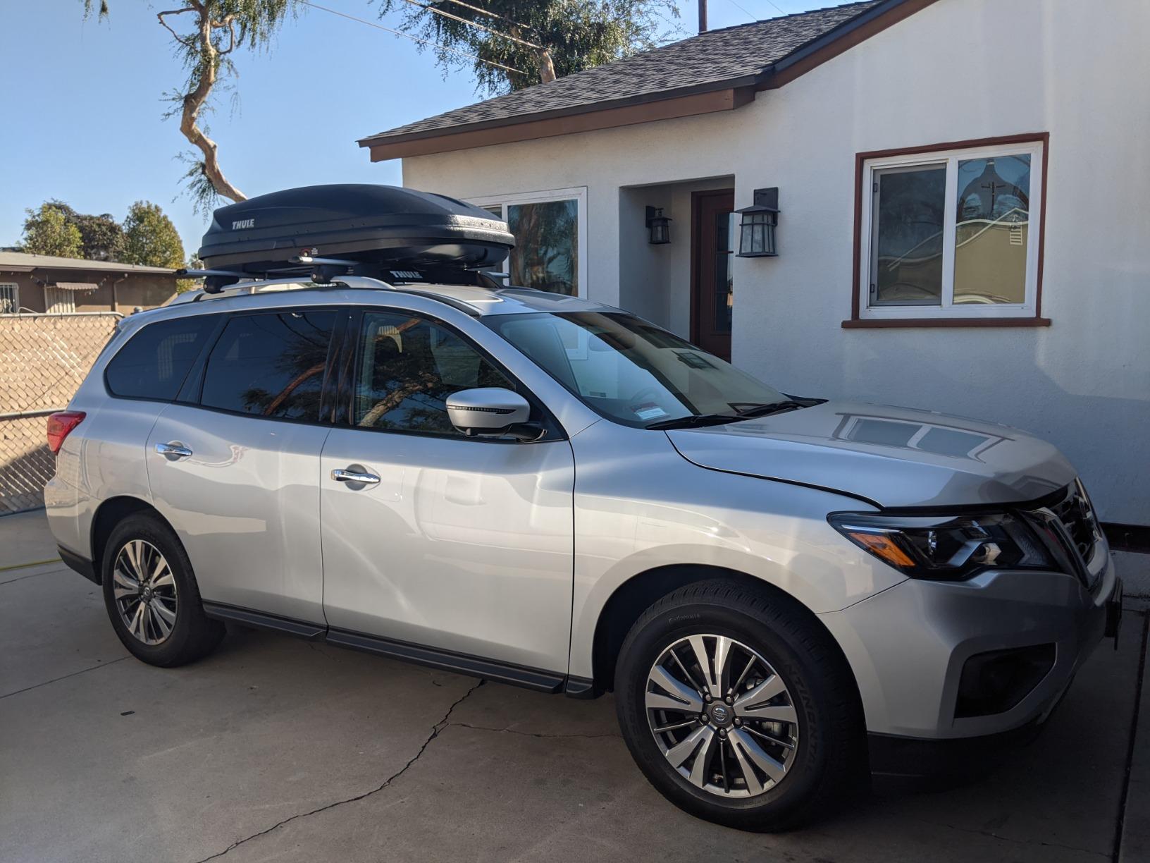 Thule 615 Pulse Cargo Box, Large, Black customer photo 1