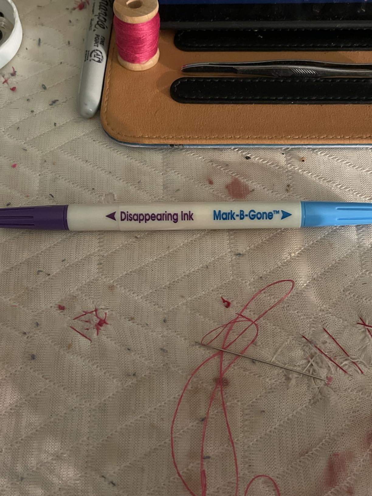 Dritz Dual Purpose Disappearing Ink & Mark-B-Gone, Marking Pen, Blue and Purple, 8.75 x 2.88 x 0.5 customer photo 1
