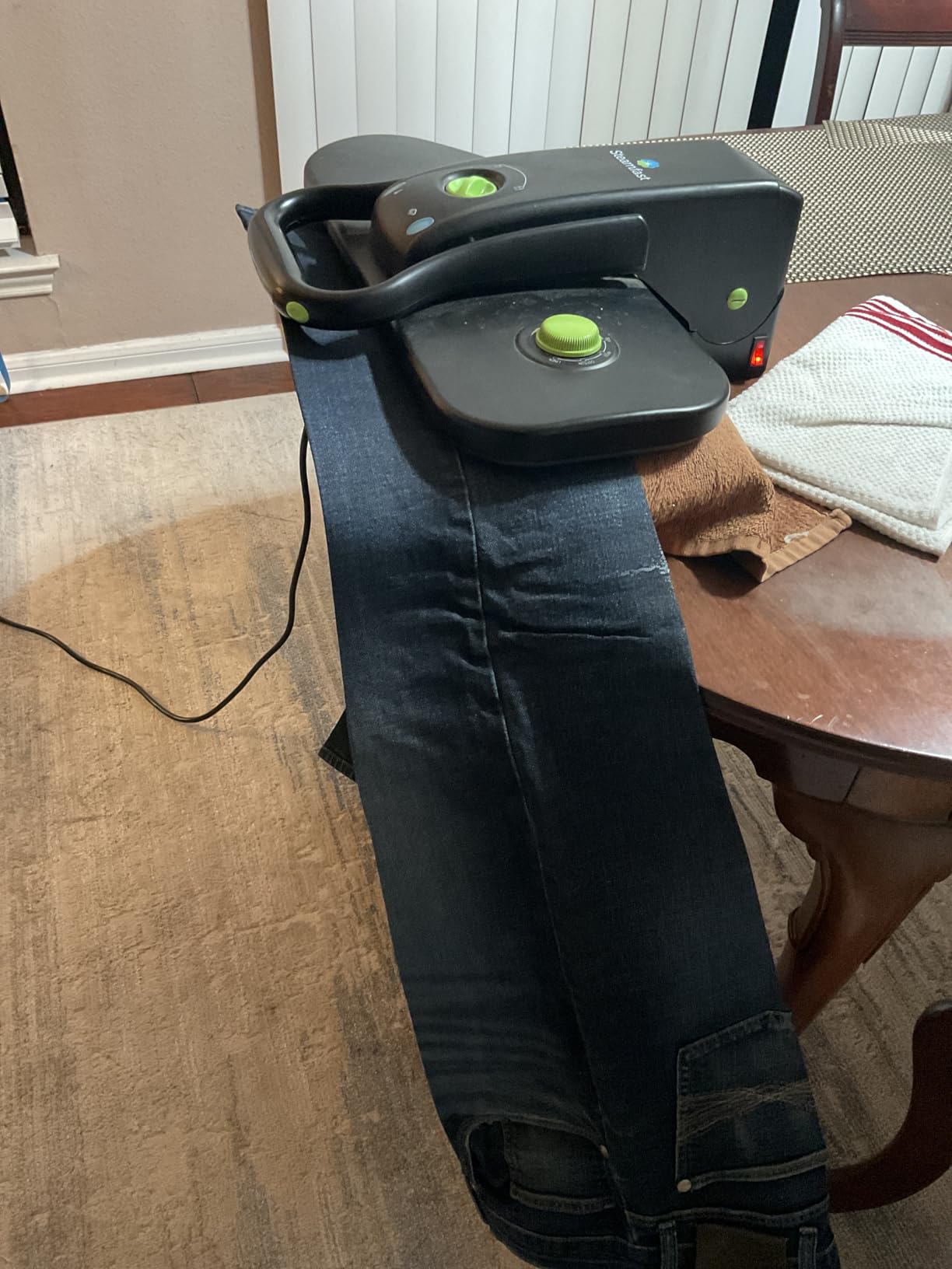 Steamfast SF-623 Mid-Size Steam Press with Multiple Fabric Settings and Steam Burst Function, Black, 20.47