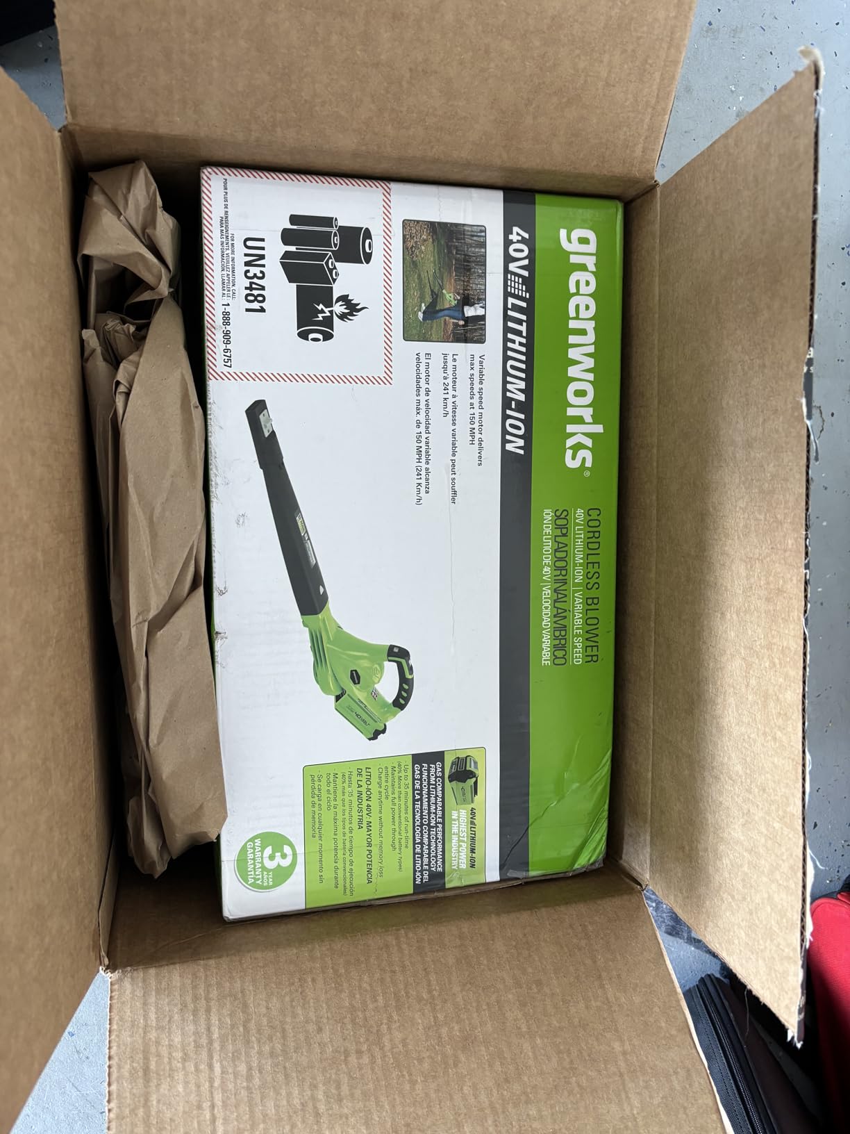 Greenworks 40V Leaf Blower/Sweeper, 150 MPH / 135 CFM, Lightweight, Quiet, with 2.0 Ah Battery and Charger, Perfect for Residential Lawn Care, Leaf Blowing Debris, Dust, Light Snow, and More customer photo 1