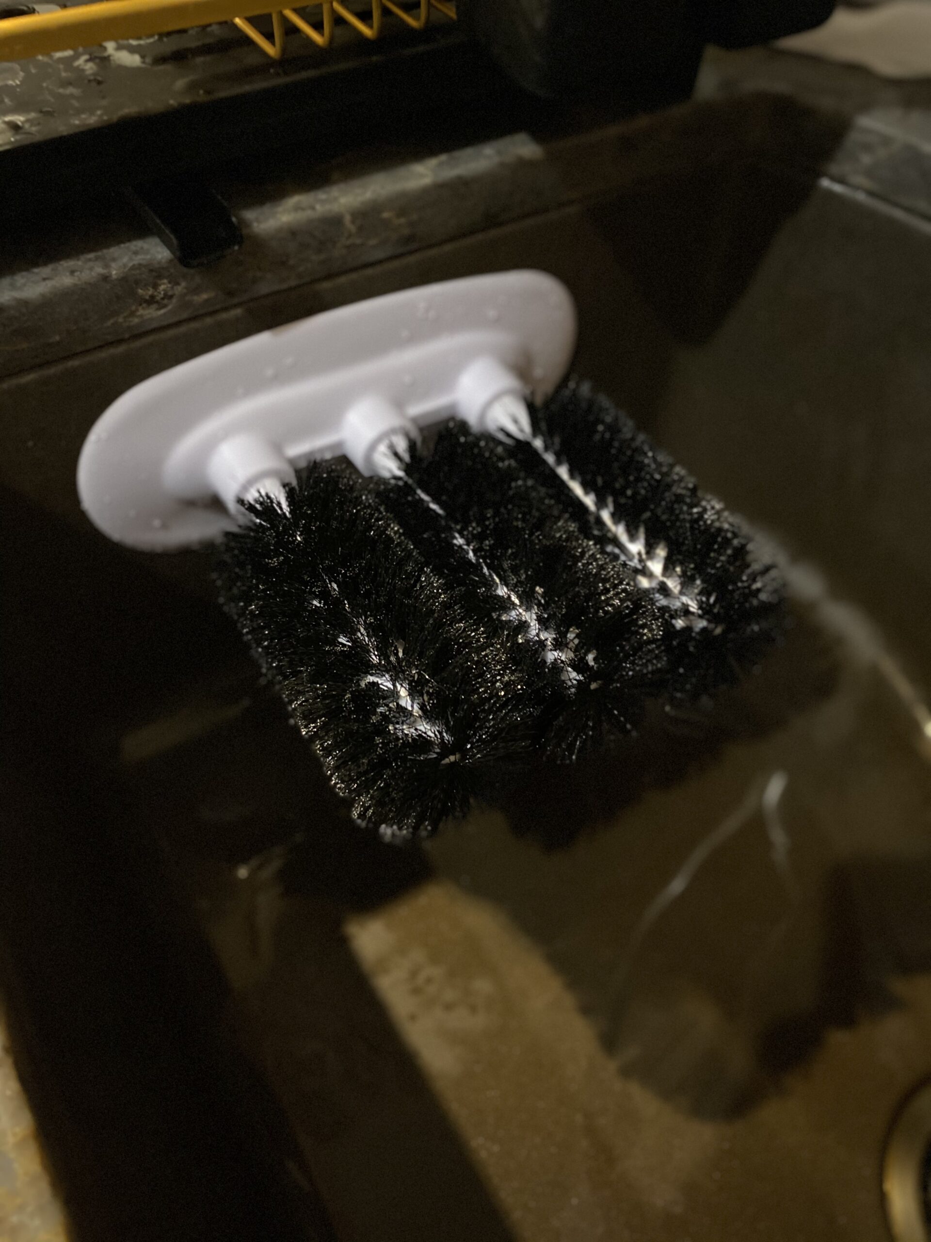 New Star Foodservice 54484 Triple Brush Bar Glass Washer - 3 Brushes - Suction Base, Non-Battery customer photo 1