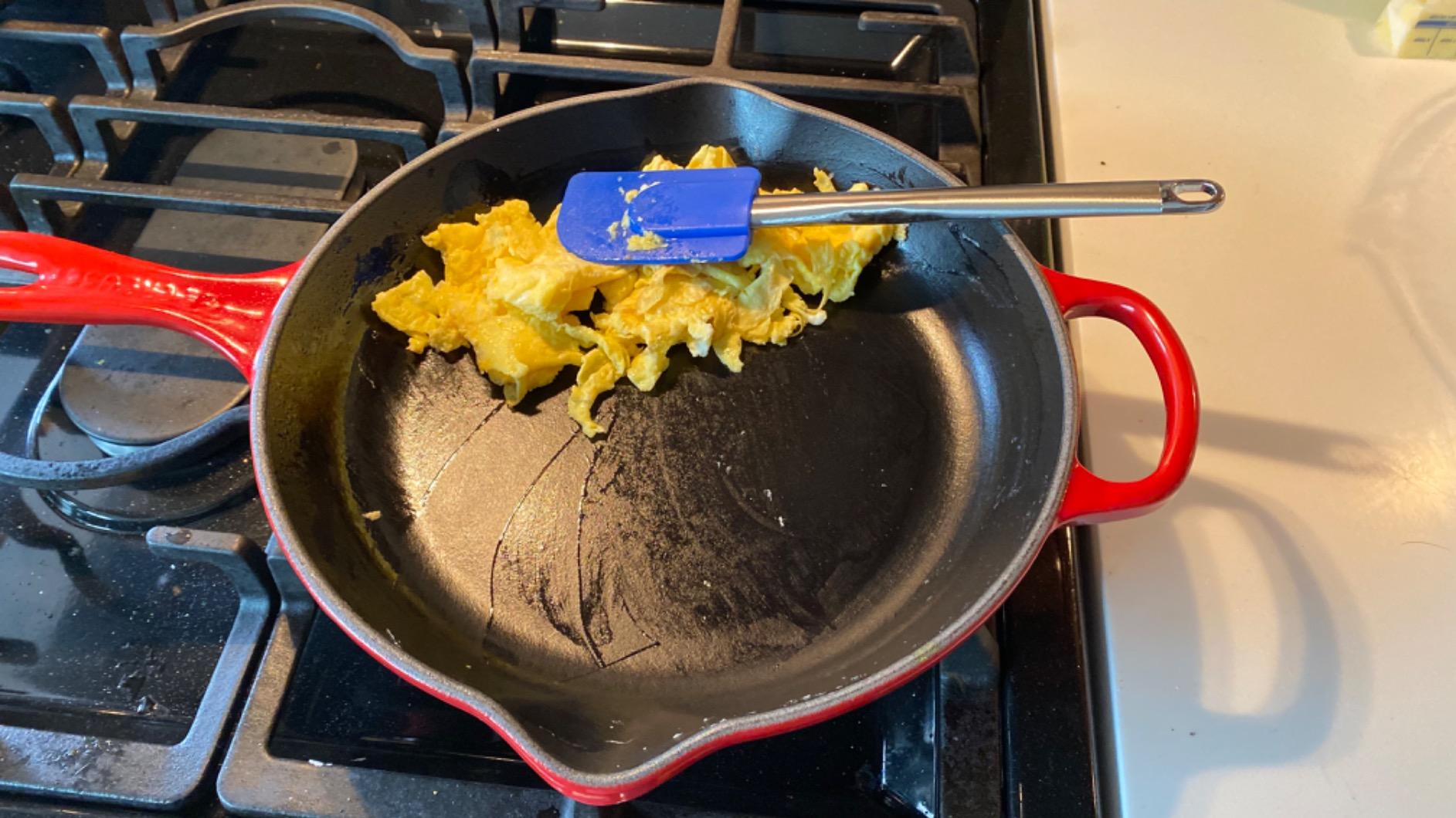 Le Creuset Enameled Cast Iron Signature Iron Handle Skillet, 11.75