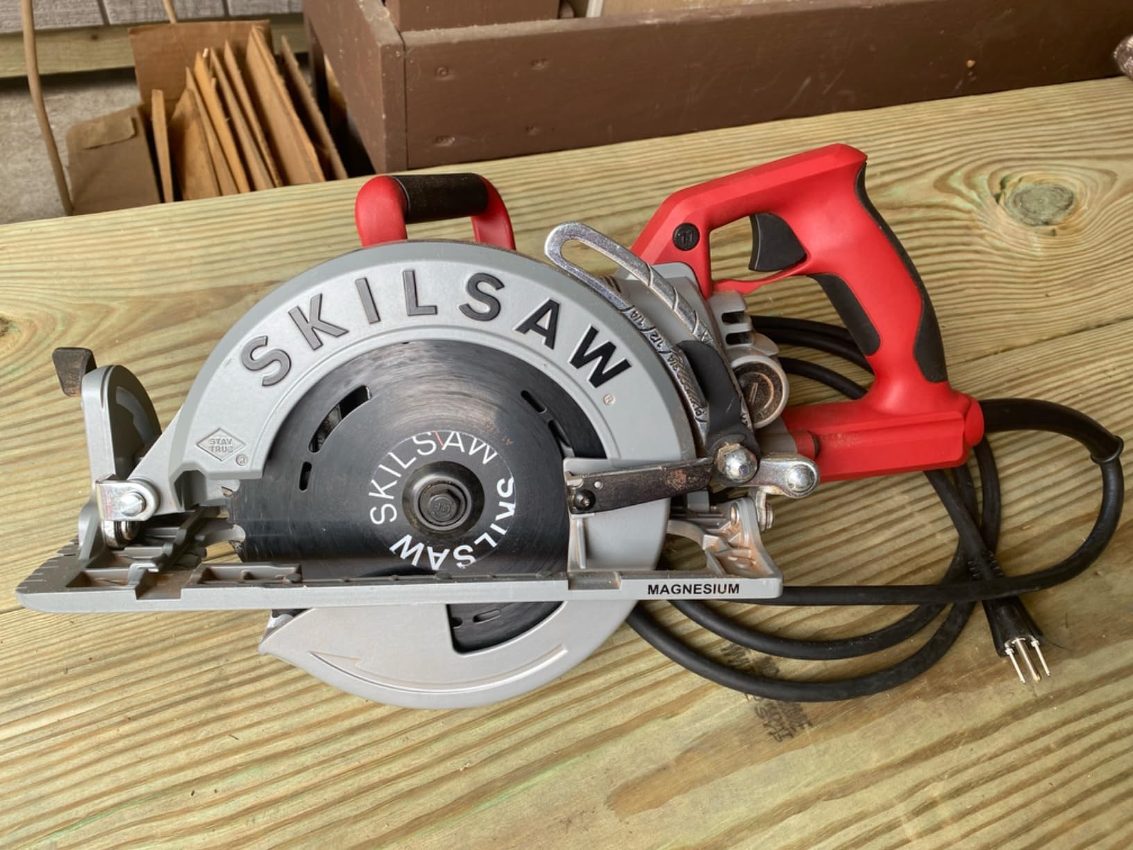 SKILSAW SPT77WML-01 15-Amp 7-1/4-Inch Lightweight Worm Drive Circular Saw customer photo 2