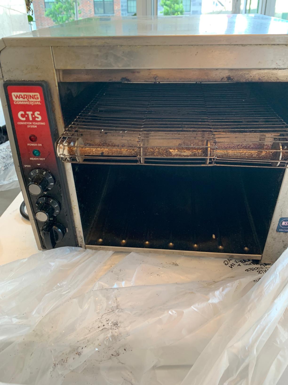 Waring Commercial CTS1000B Conveyer Toaster, 1000+ slices per hour, 208V, 2700W, 6-20 Phase Plug,Silver customer photo 2