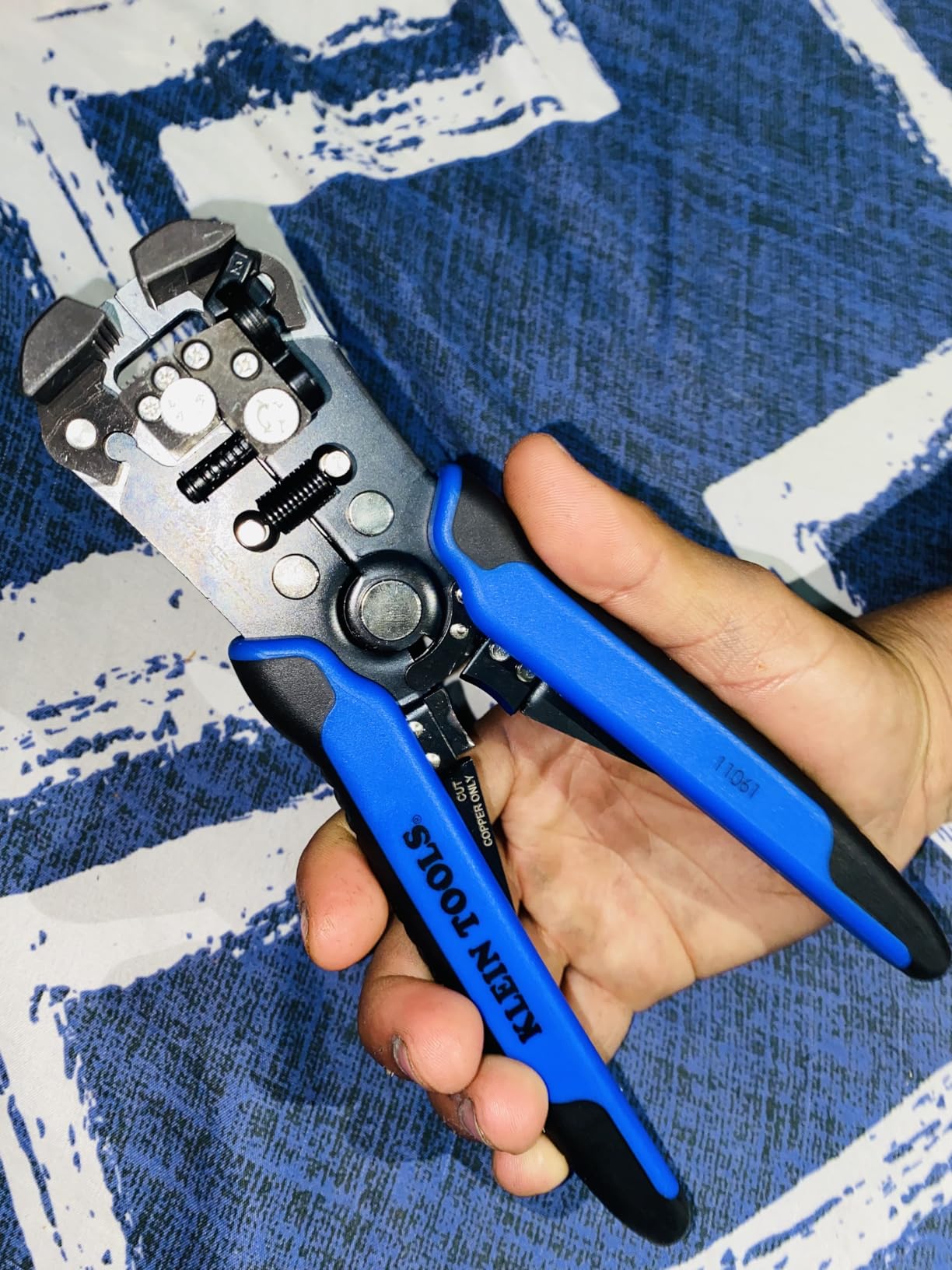 Klein Tools 11061 Self-Adjusting Stripper / Cutter, Heavy Duty, for 10-20 AWG Solid, 12-22 AWG Stranded, and Romex Wire 12/2 and 14/3 customer photo 1