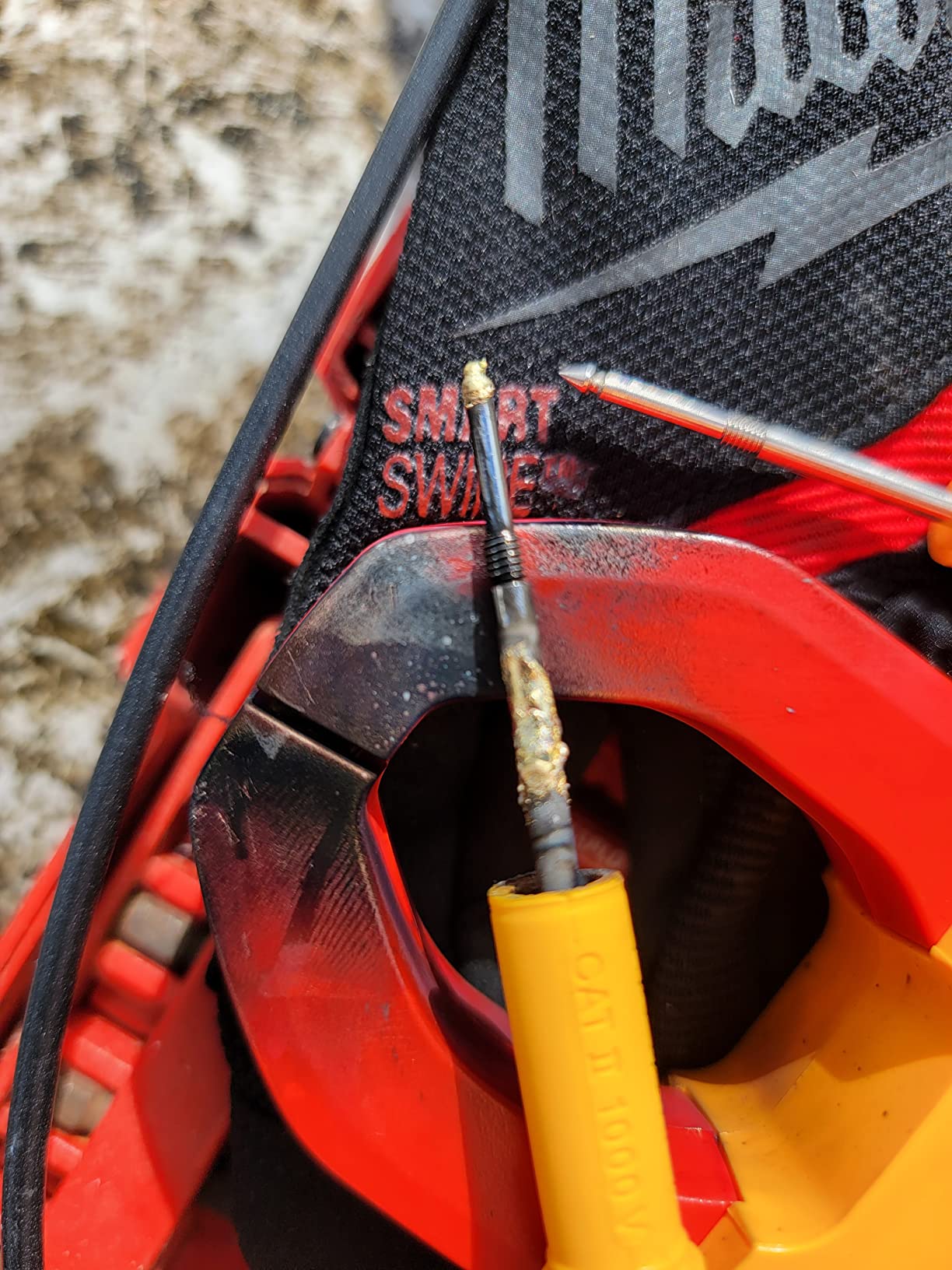 Fluke 116/323 Multimeter and Clamp Meter HVAC Combo Kit, AC/DC Voltage, AC Current 400 A, Microamps to Test Flame Sensors, Includes Temp Probe, Test Leads, TPAK and Carrying Case customer photo 1