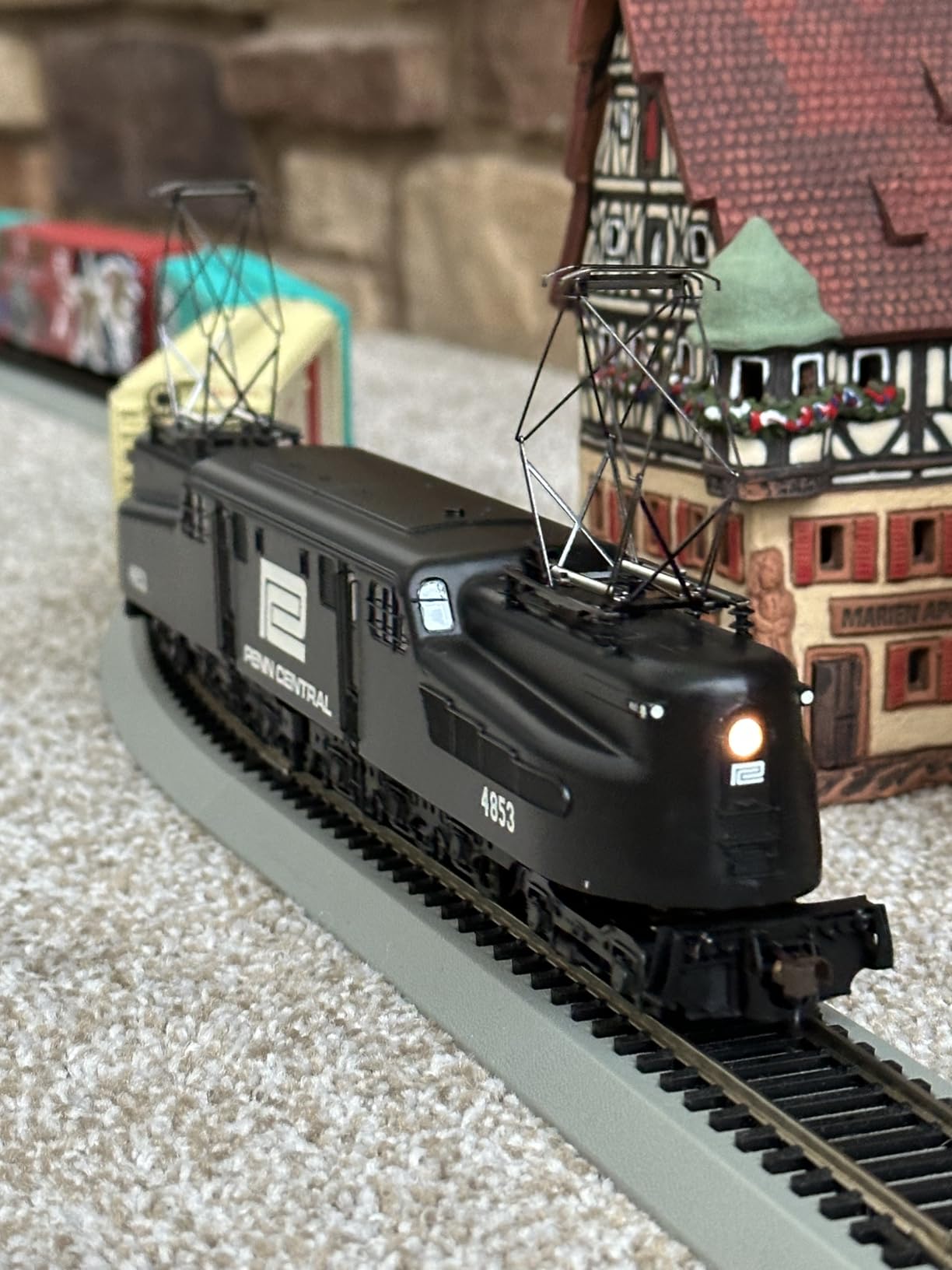 Bachmann Industries GG1 Electric DCC Sound Value Locomotive Penn Central Black with White Lettering #4853 HO Scale customer photo 1