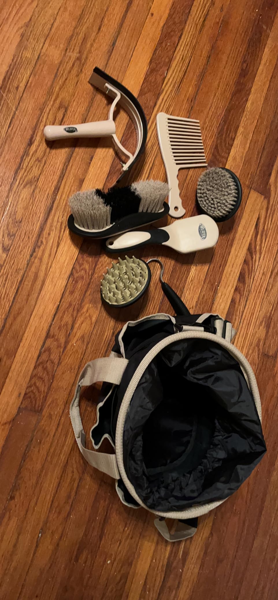 Weaver Equine Horse Grooming Kit, 7-Piece Horse Brush Set with Organizer Tote Bag, Hoof Pick, Comb, Sweat Scraper, Equine Tools for Daily Grooming, Black/Beige customer photo 1