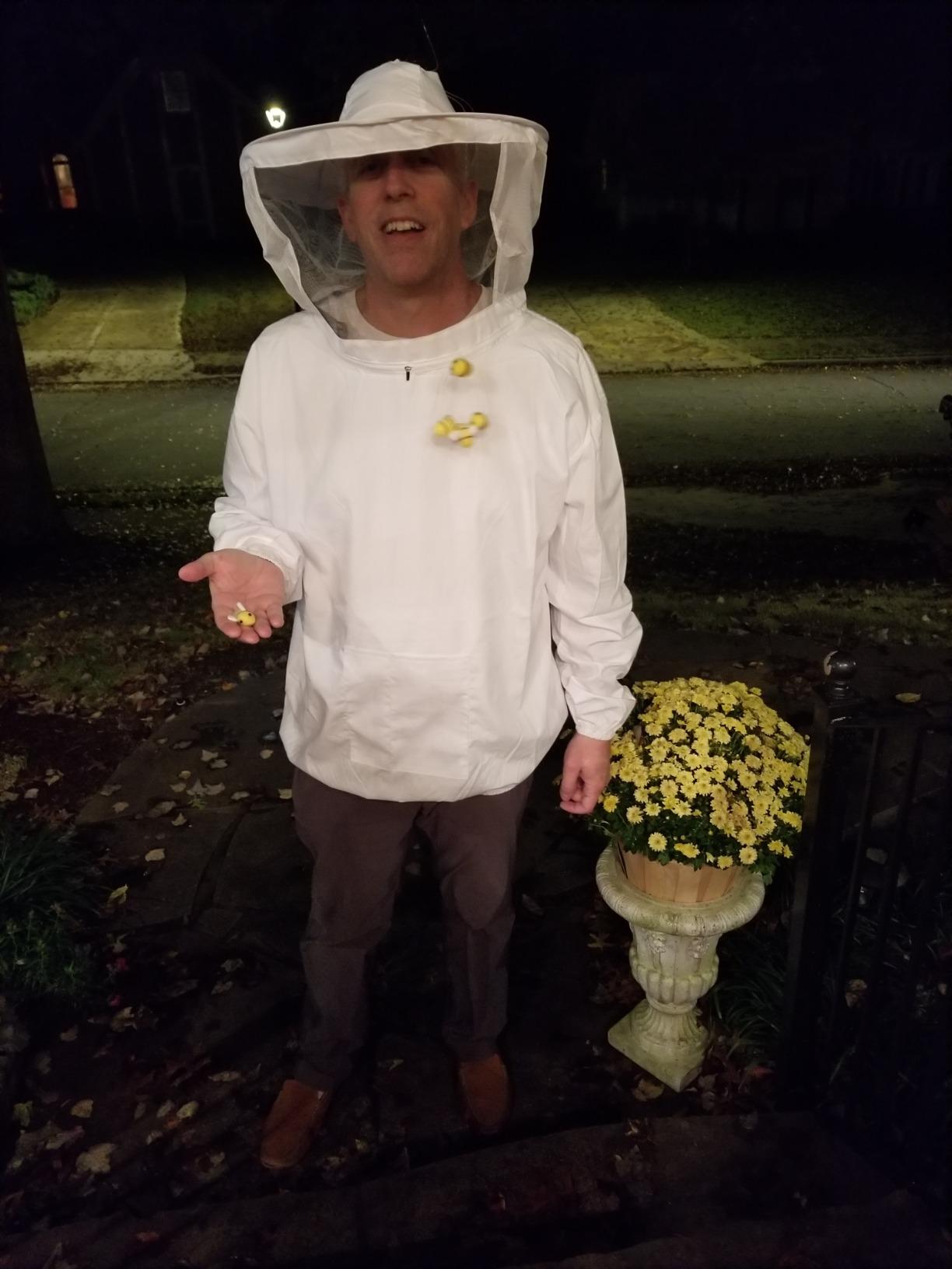 VIVO Professional White Large Beekeeping Suit, Jacket, Pull Over, Smock with Veil, BEE-V105 customer photo 2