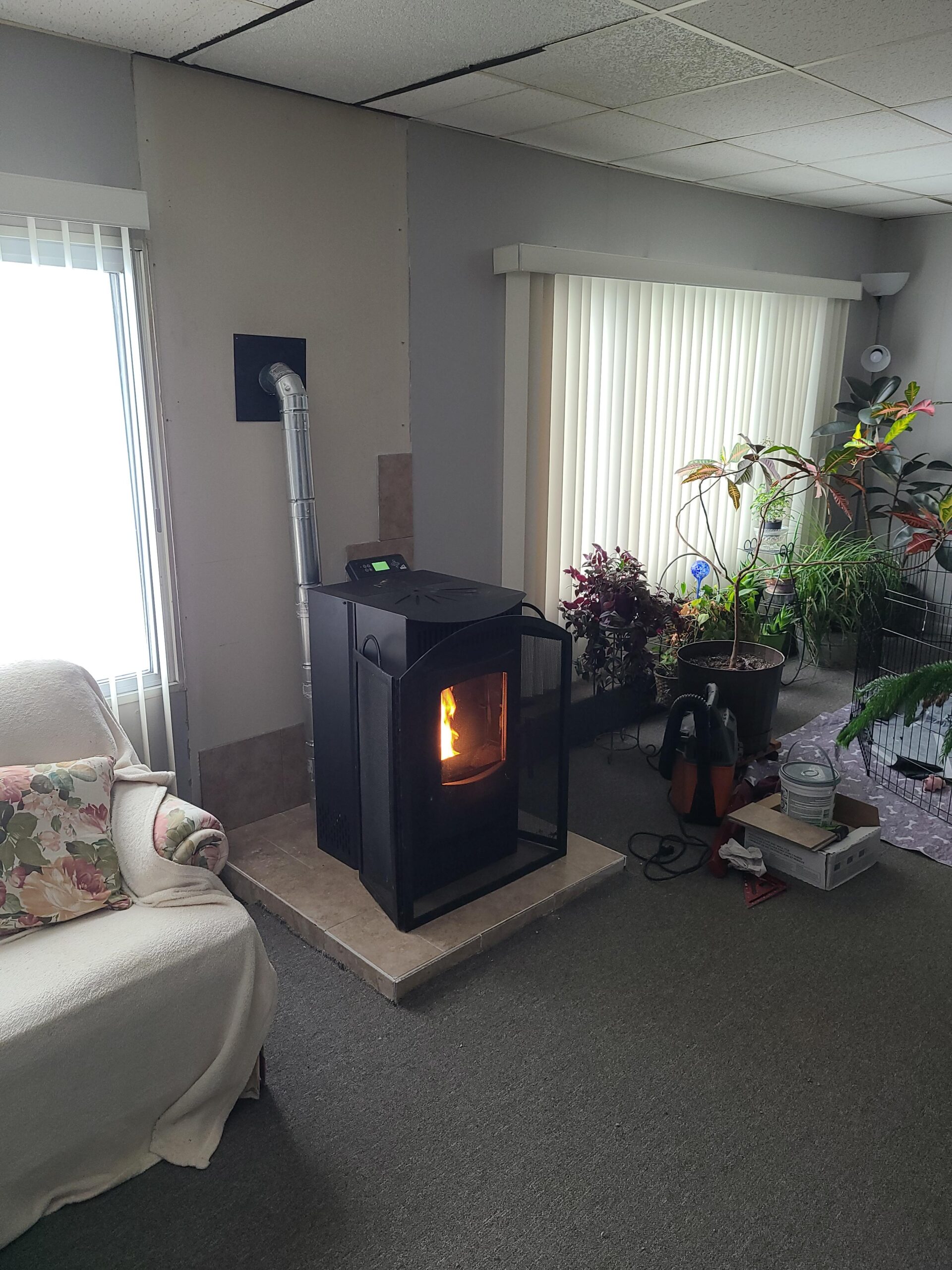 Castle Wood Pellet Stove Serenity 12327 Indoor Heating Temperature Control, Free Standing with Flame Window and Smart Controler customer photo 1