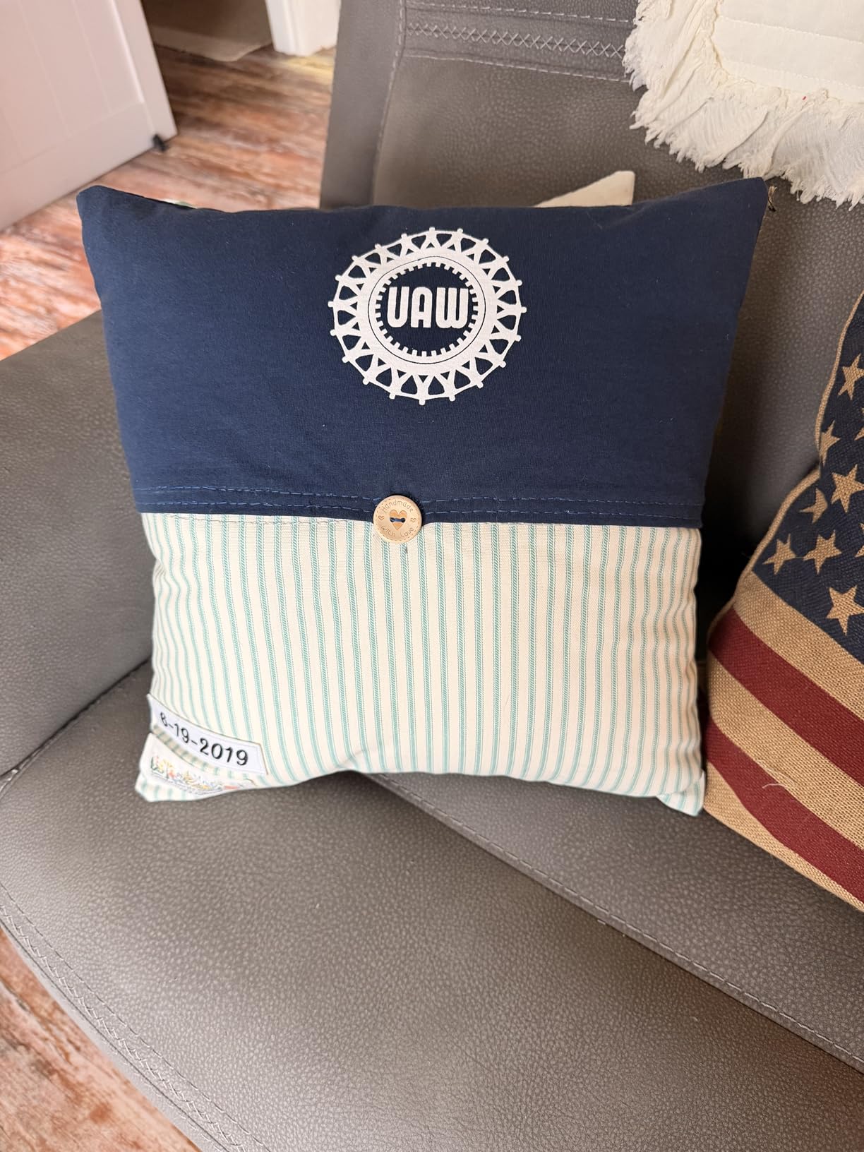 SINGER Quantum Stylist 9985 Computerized Sewing & Quilting Machine with Accessory Kit | 1,000+ Stitch Applications, Mirror Imaging, Built-In Needle Threader, LCD Touch Screen & Full Metal frame customer photo 1