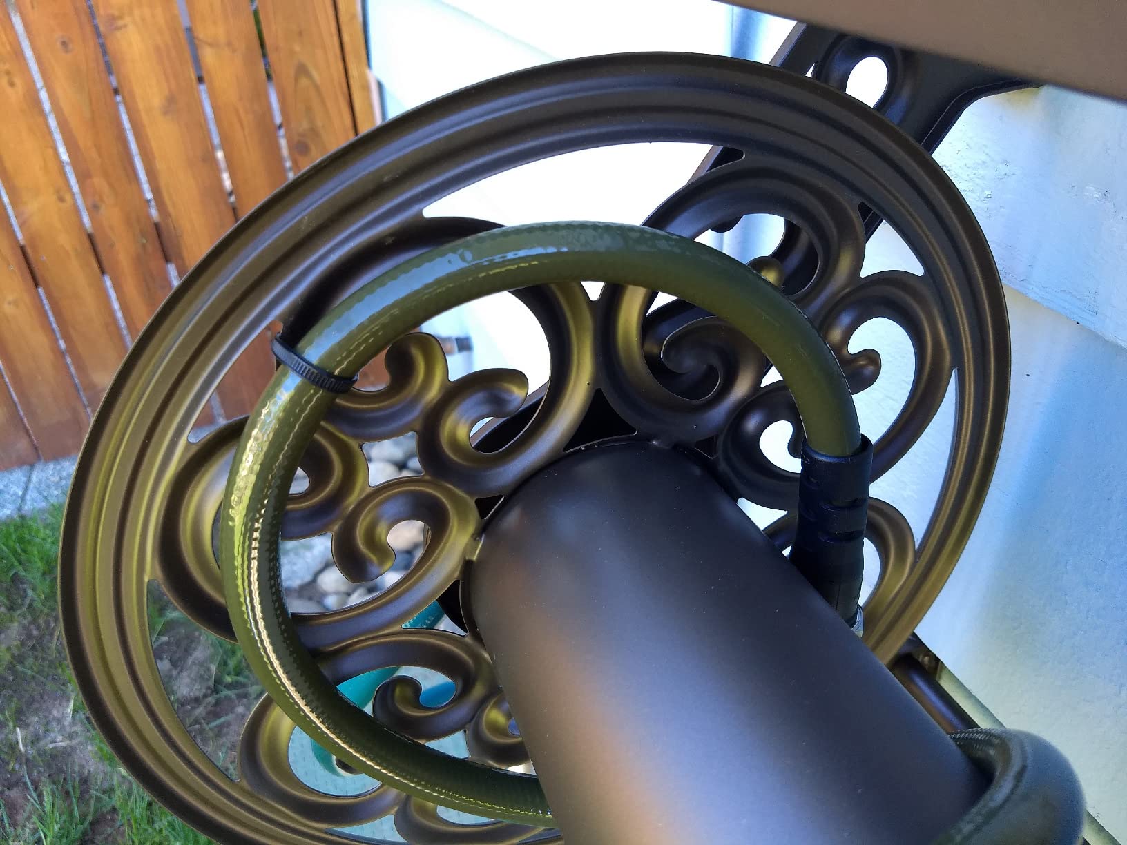 Liberty Garden 708 Steel Decorative Wall Mount Garden Hose Reel, Holds 125-Feet of 5/8-Inch Hose - Bronze customer photo 2