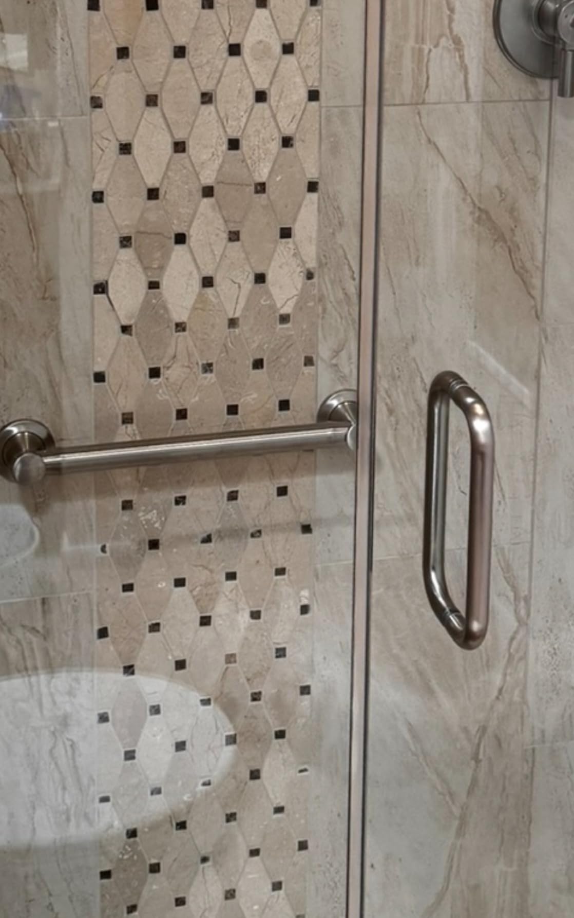 Delta Carlisle (1-Pack) 24' Shower Grab Bar Seniors ADA Compliant Satin Nickel Bathroom Safety Handle for Shower, Bathtub | Wall Mounted 450 lb Capacity Balance Assist, Grip DCL5924-BN customer photo 2