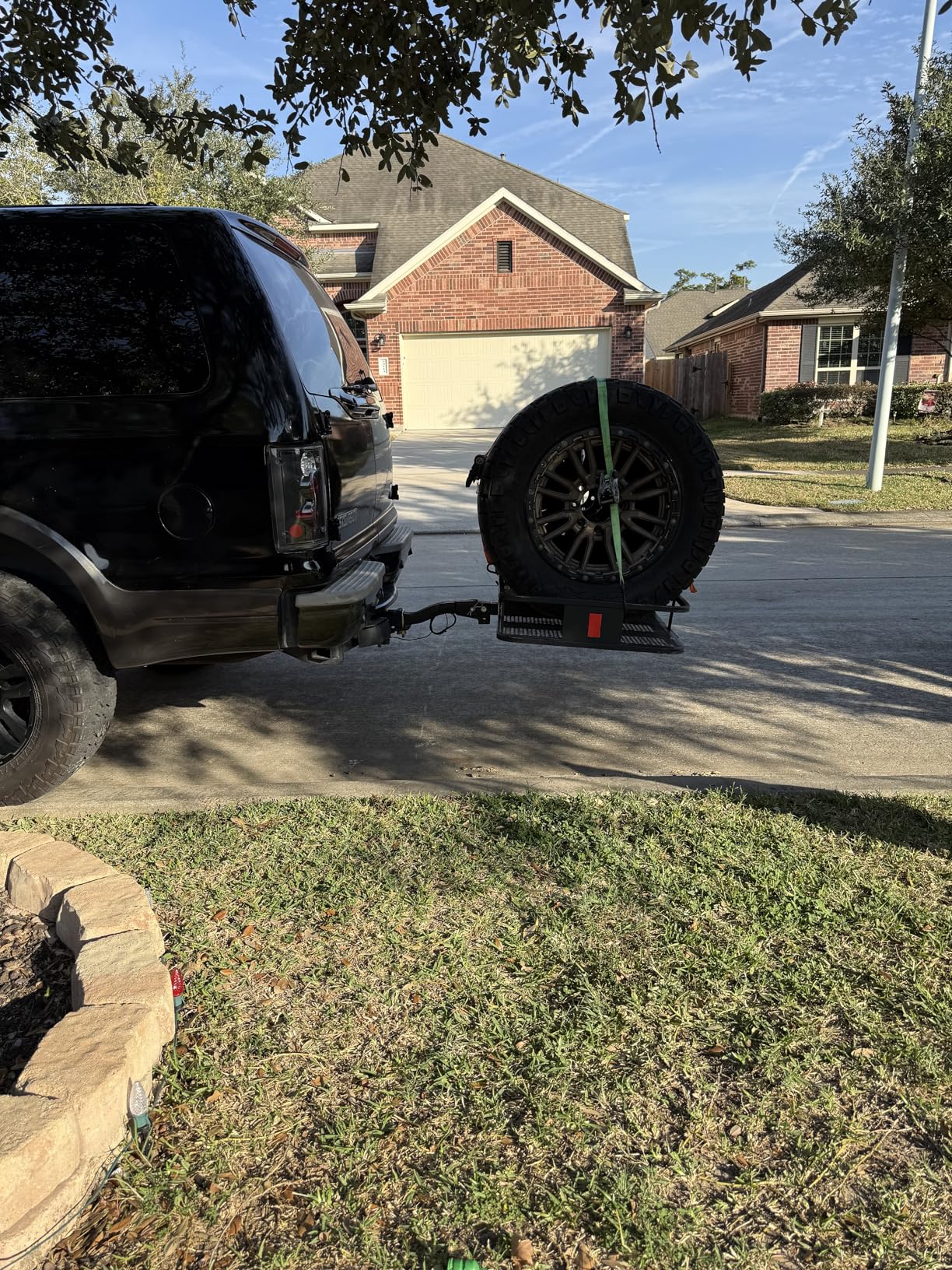 CURT 18153 60 x 24-Inch Basket Hitch Cargo Carrier, 500 lbs Capacity, Black Steel, 2-In Folding Shank customer photo 1