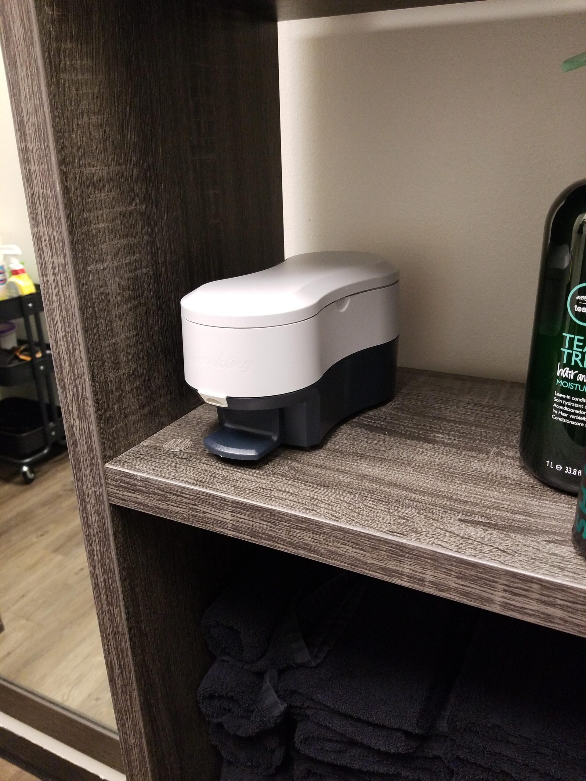 Scalpmaster Professional Hot Lather Machine with Extra Large Soap Cup, Push Button Dispensing, Quick Heating DC Motor, Non-Slip Safety Pad & 8 oz Shave Cream customer photo 1