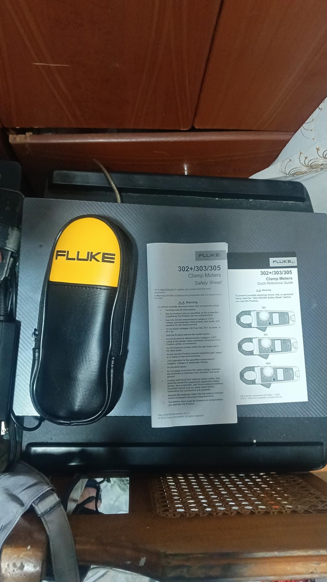 Fluke 302+ Digital Clamp Meter, 30mm Jaw, Measures AC Current to 400A, Measures AC/DC Voltage to 600V, Resistance, Continuity, and Capacitance Measurements, Includes 2 Year Warranty customer photo 1