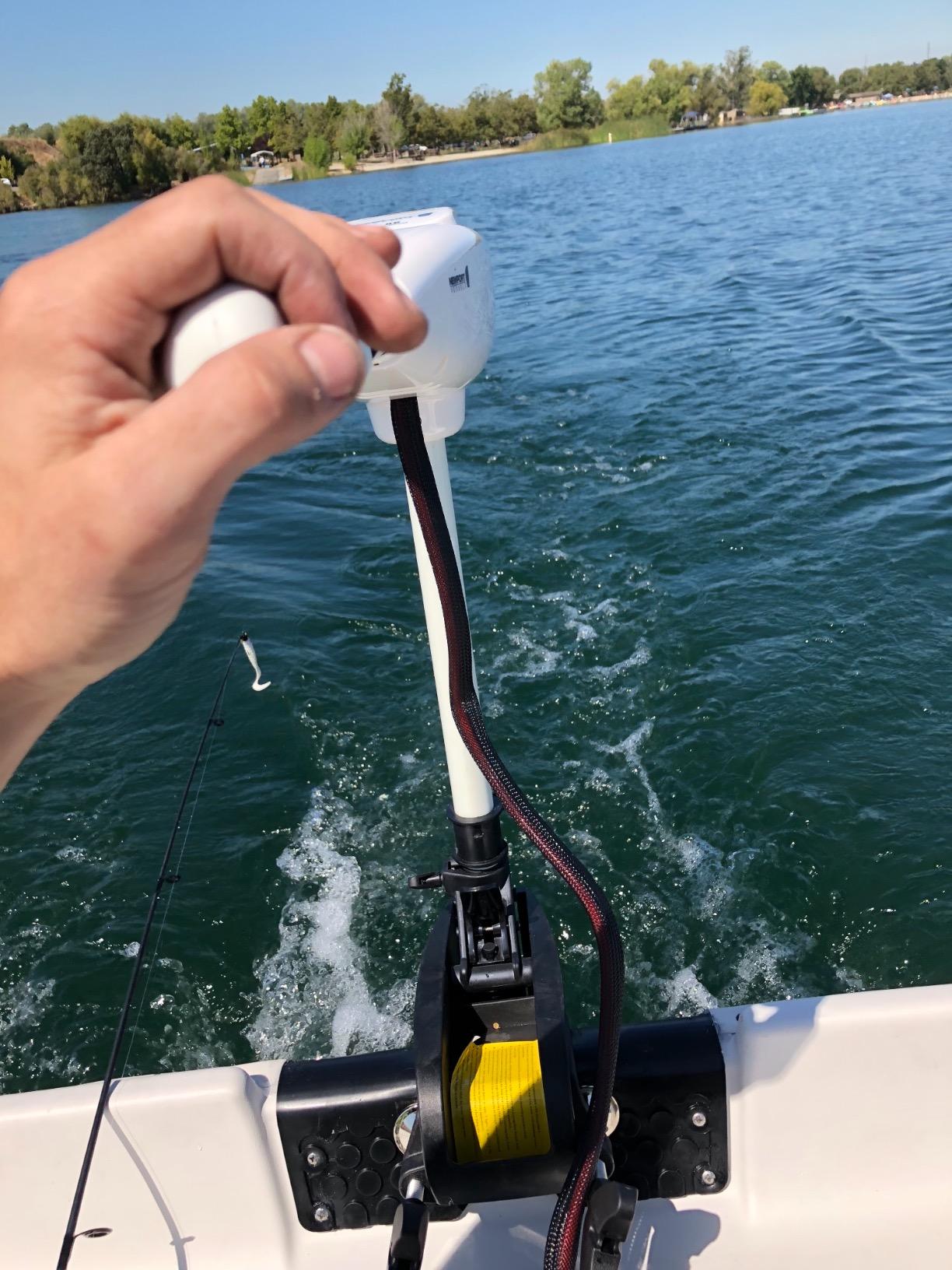 Newport L-Series 86lb Thrust Transom Mounted Saltwater Electric Trolling Motor w/LED Battery Indicator (40