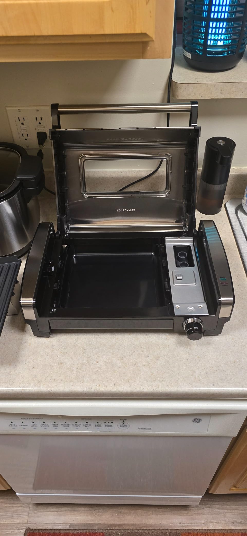 Hamilton Beach Electric Indoor Searing Grill with Viewing Window & Adjustable Temperature Control to 450F, 118 sq. in. Surface Serves 6, PFAS-Free Removable Nonstick Grate, Stainless Steel customer photo 2