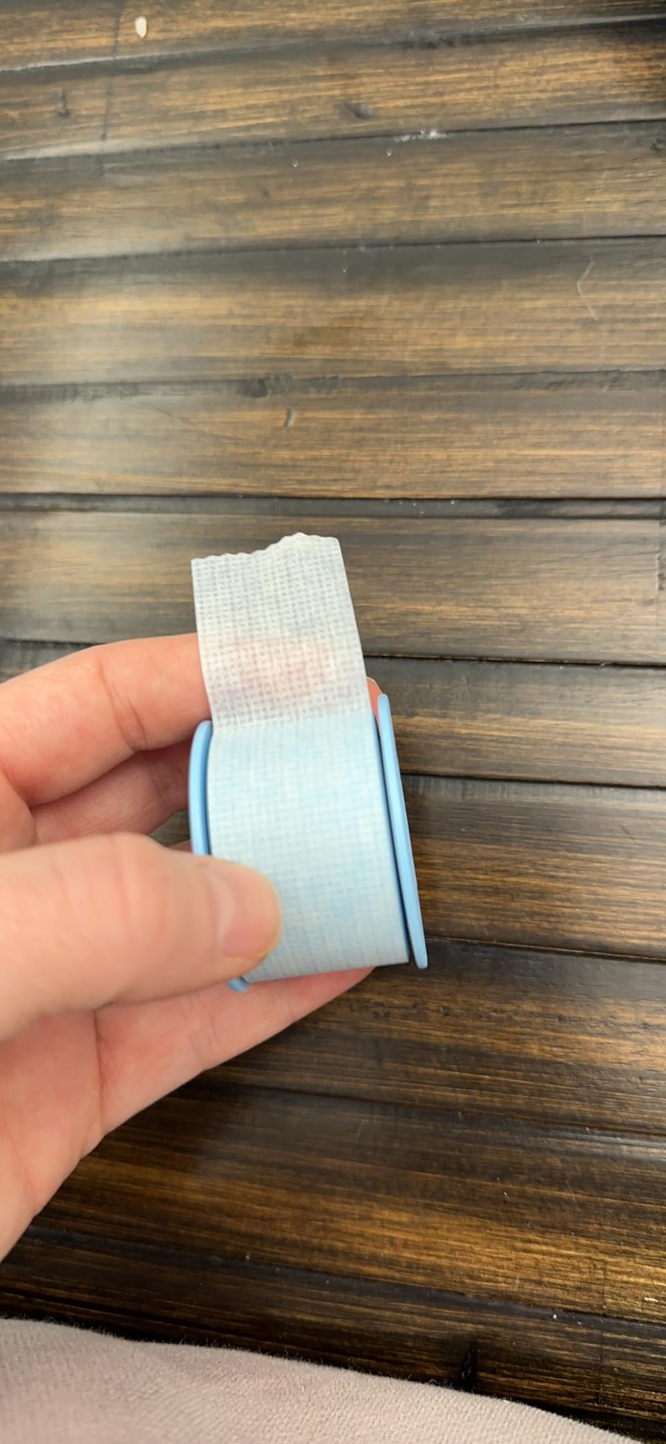 Nexcare Strong Yet Pain Free Tape, Tears Easily, For Sensitive Skin, 1 Roll customer photo 2