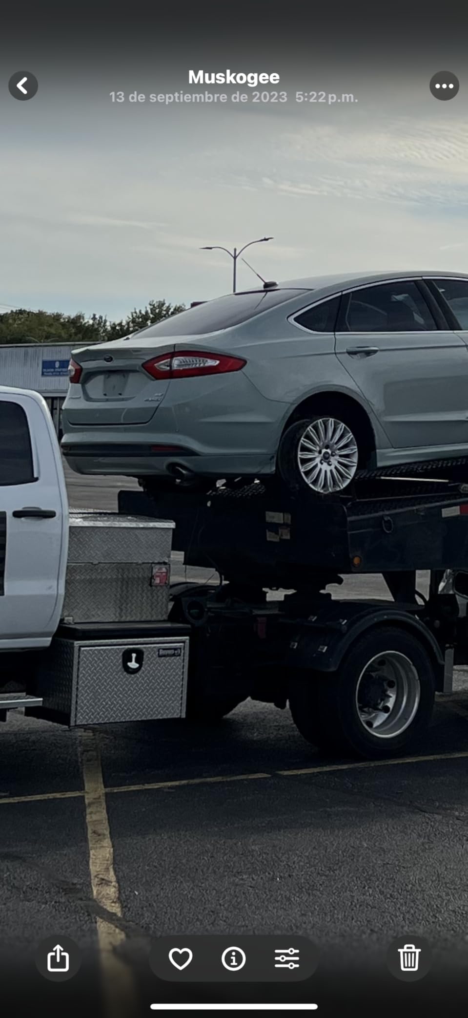 Buyers Products 1705100 Diamond Tread Aluminum Underbody Truck Tool Box, 18 x 18 x 24, Made in USA, .100 in. Thick, Corrosion Resistant, Locking Compression Latch, Secure Storage for Work Trucks customer photo 1