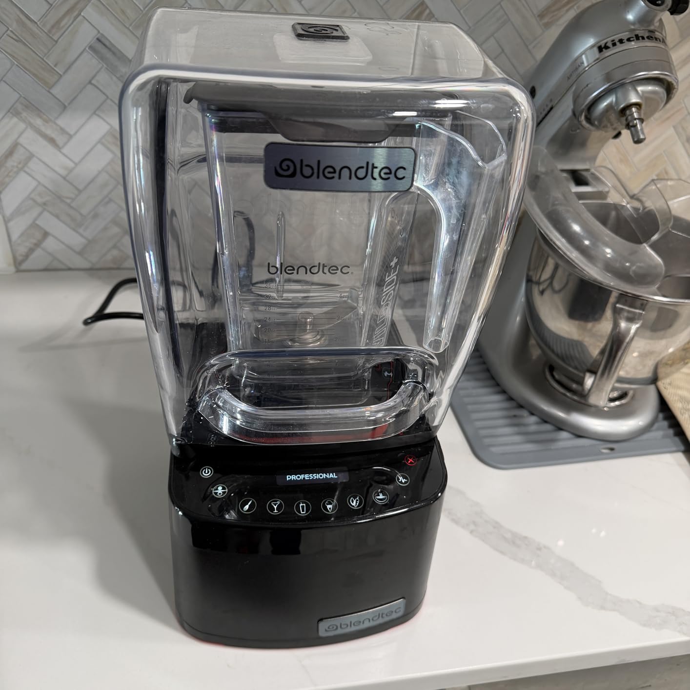 Blendtec Professional 800 - Blender with WildSide+ Jar (90 oz) for Smoothies & Frozen Drinks - Quietest Professional-Grade Power - 11-Speed Touch Slider - Easy to Clean - Black customer photo 1