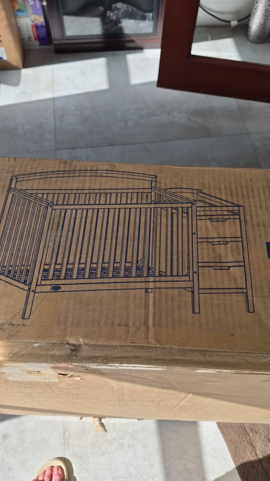 Graco Benton 5-in-1 Convertible Crib - GREENGUARD Gold Certified, Converts from Baby Crib to Toddler Bed, Daybed and Full-Size Bed, Fits Standard Full-Size Crib Mattress (White) customer photo 1
