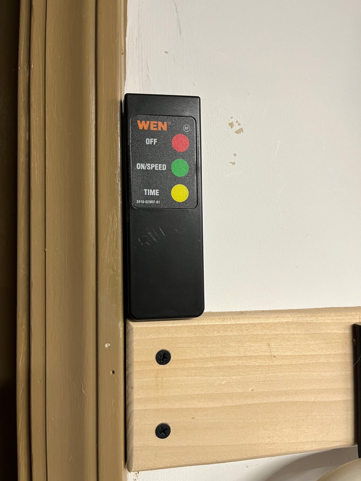 WEN 3410 3-Speed Remote-Controlled Air Filtration System (300/350/400 CFM), Basic w/ RF Remote (400 CFM), Black customer photo 1