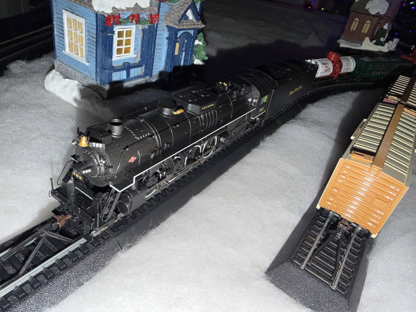 Bachmann 2-8-4 Berkshire Steam Locomotive & Tender - DCC Sound Value Equipped NICKEL PLATE #765 - HO Scale customer photo 1