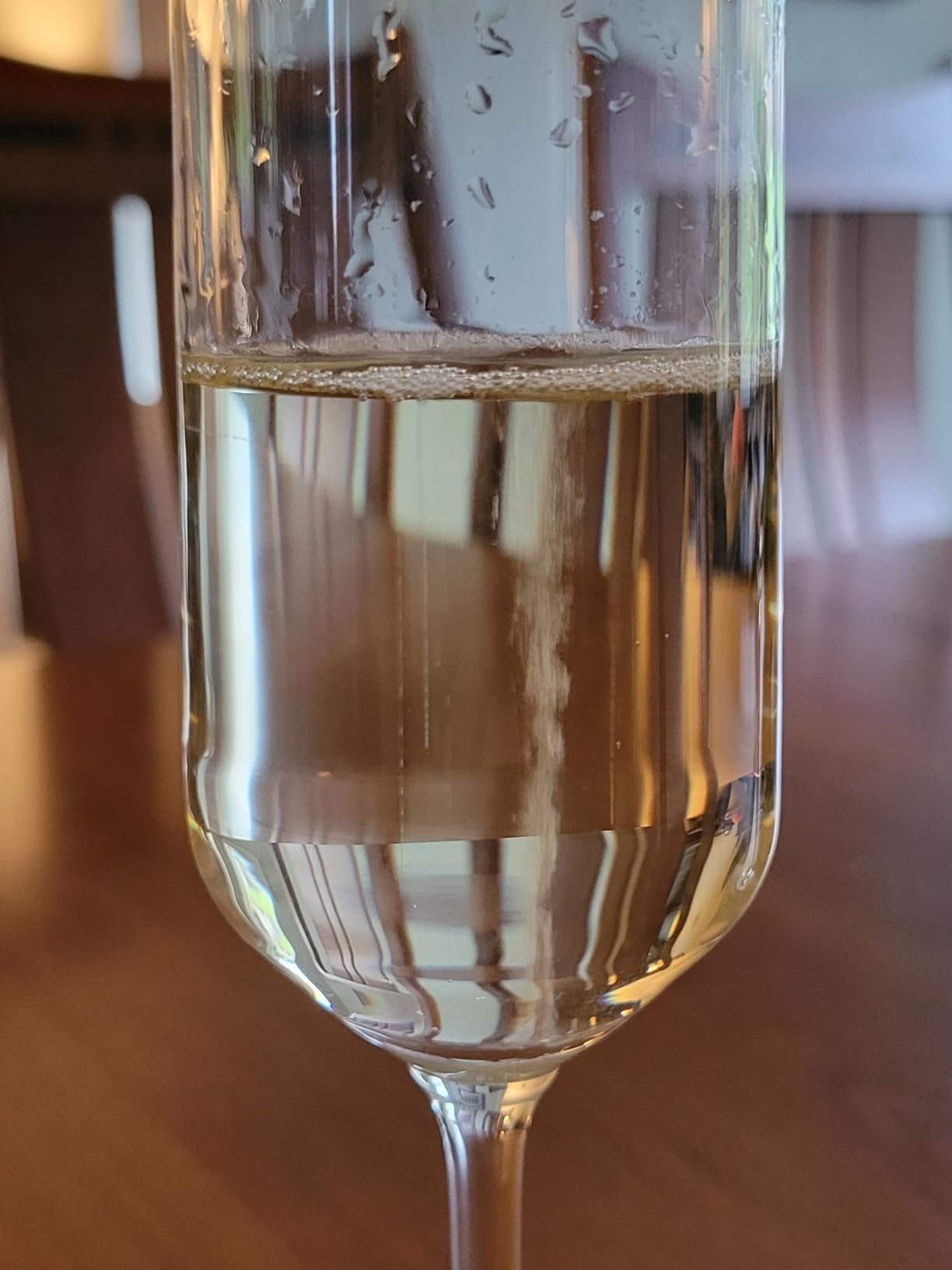Zwiesel Glas Pure Champagne Glass (Set of 4), Champagne Flutes with Effervescent Point, Dishwasher-Safe Tritan Crystal Glasses, Made in Germany (10 Ounce) customer photo 1