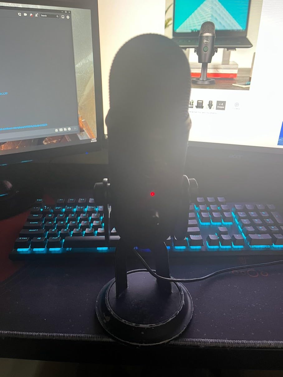 Logitech Creators Blue Yeti USB Microphone for Gaming, Streaming, Podcast, YouTube, Discord, PC, Studio Sound, Plug & Play-Blackout customer photo 2