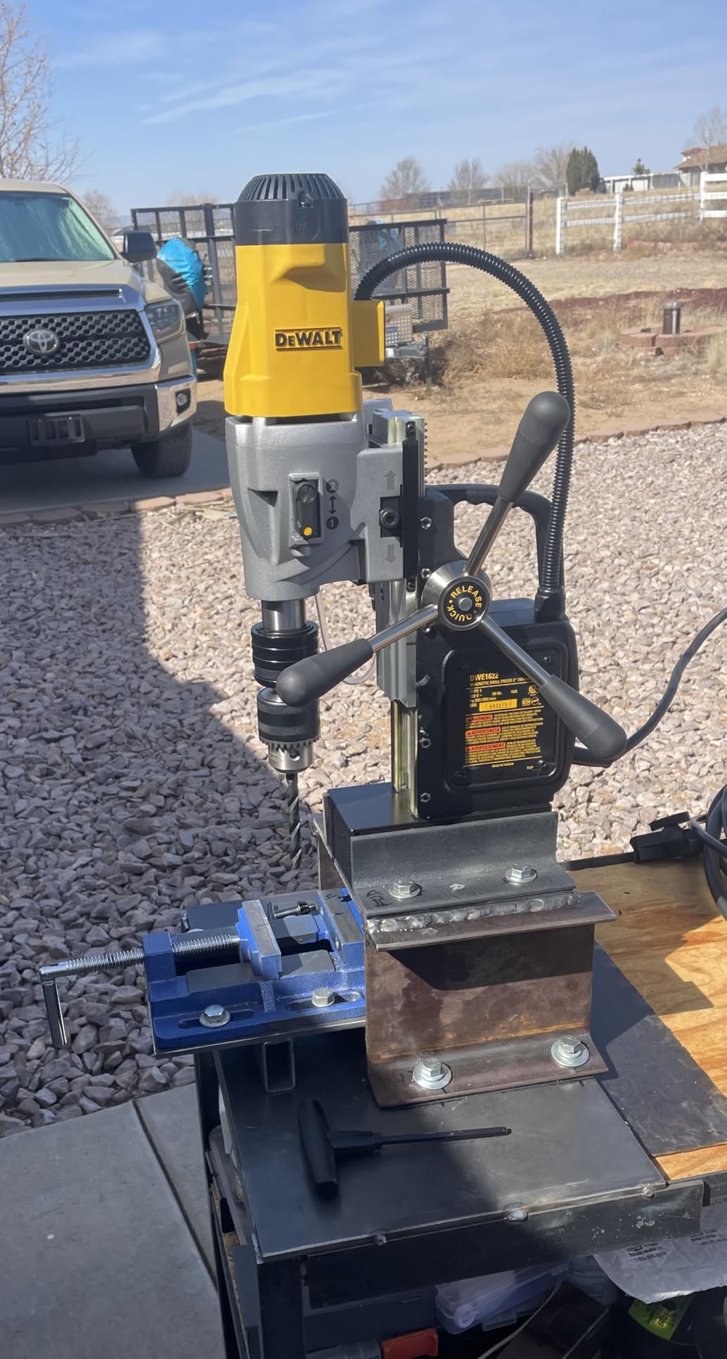 DEWALT Drill Press, Magnetic, 2-inch, 10-Amp with 2-Speed Setting (DWE1622K) customer photo 1
