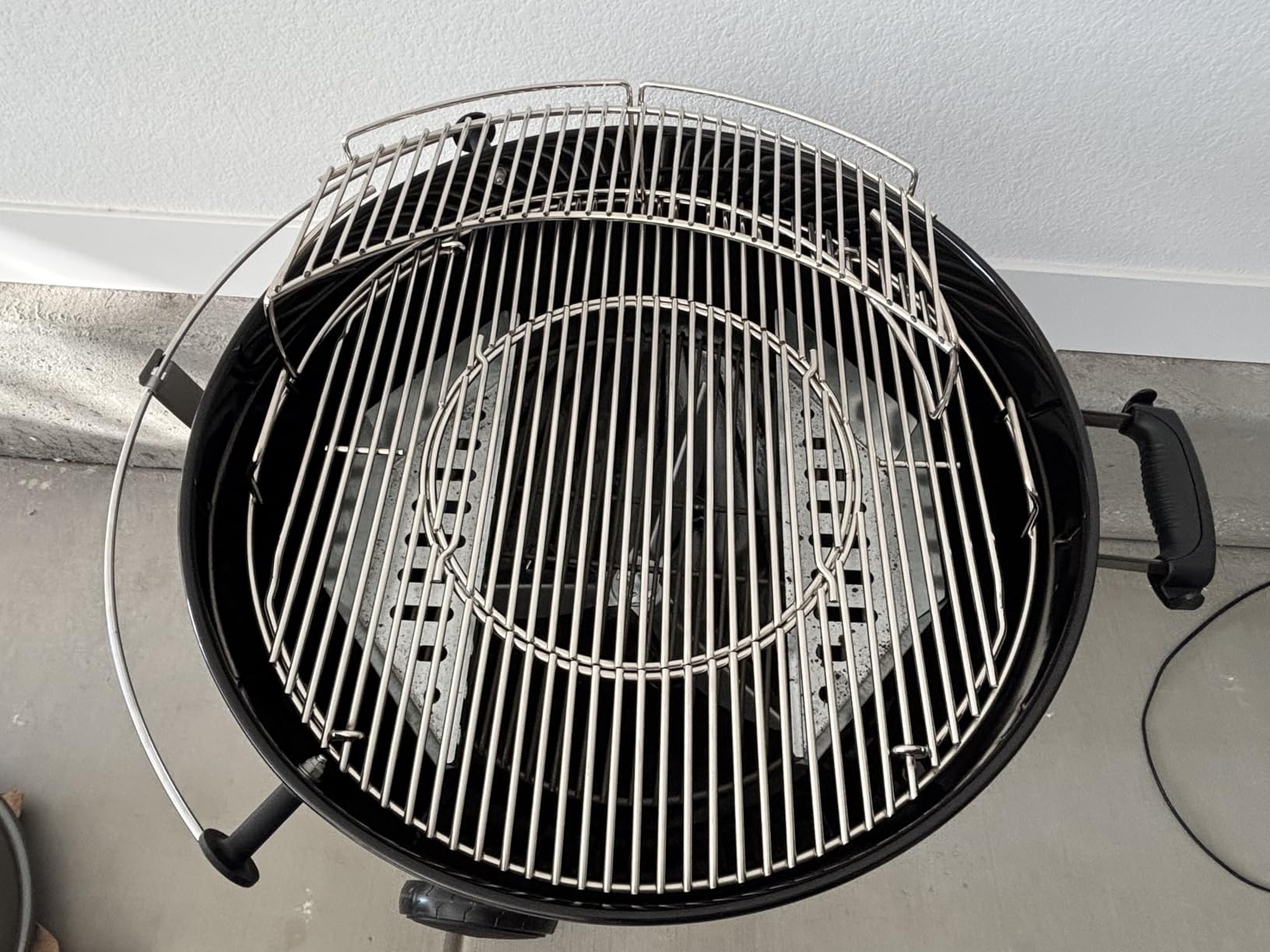 Weber Master-Touch Charcoal Grill, 22-Inch, Black - Premium Outdoor BBQ Grill with Tuck-Away Lid Holder & One-Touch Cleaning System, Porcelain-Enameled Kettle customer photo 1