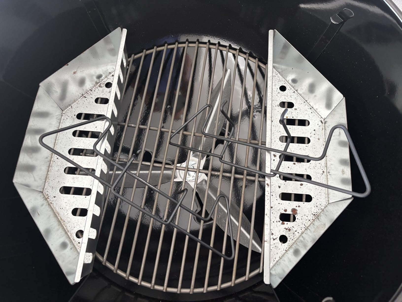 Weber Master-Touch Charcoal Grill, 22-Inch, Black - Premium Outdoor BBQ Grill with Tuck-Away Lid Holder & One-Touch Cleaning System, Porcelain-Enameled Kettle customer photo 2