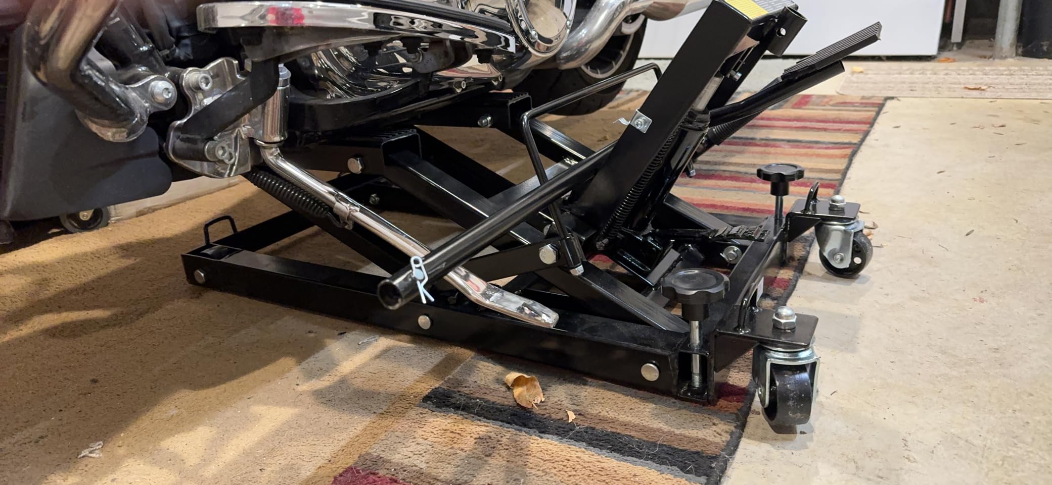 Black Widow Motorcycle and ATV Lift Jack Stand, Hydraulic Operation for Garage Storage and Lifting Vehicles up to 1,500 Pounds, Black customer photo 2