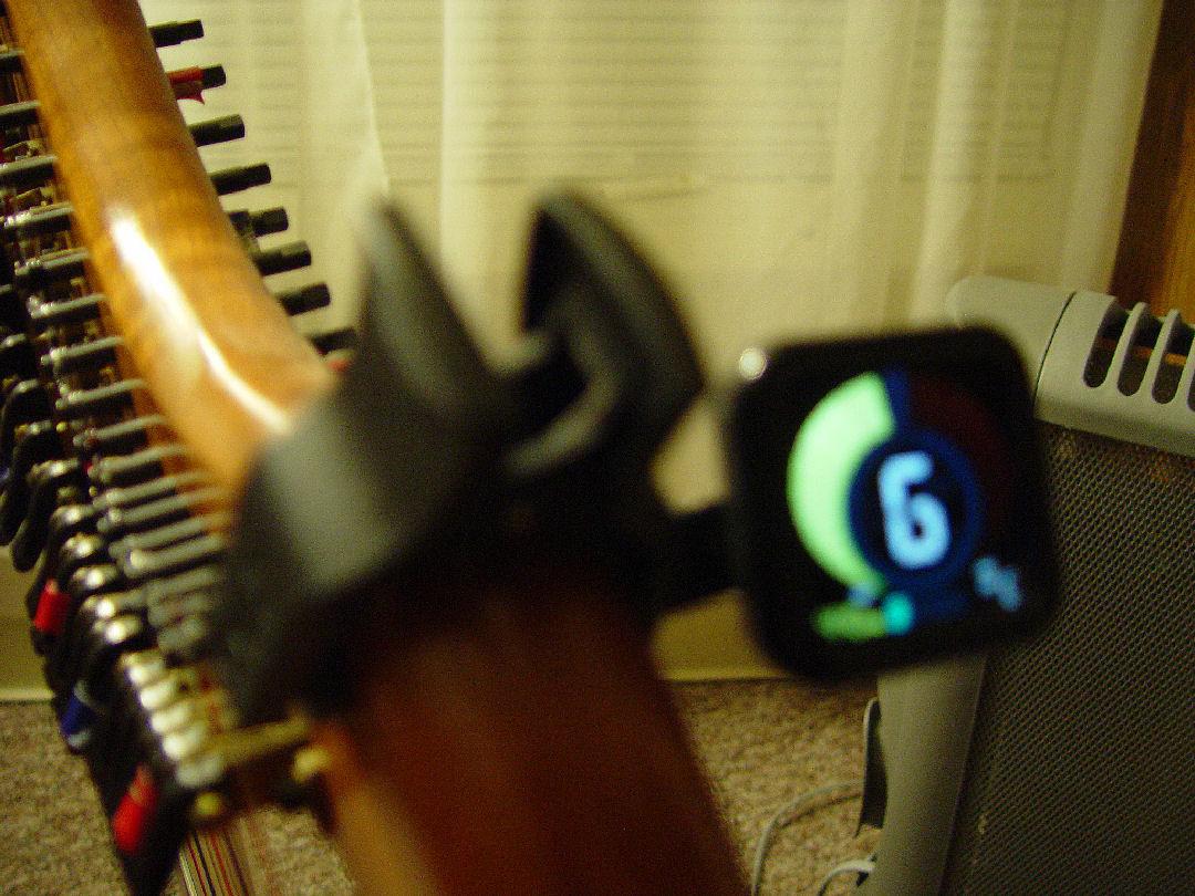 KLIQ UberTuner, Professional Clip-On Tuner for Guitar, Bass, Ukulele, Violin, Mandolin, Banjo & All Instruments, Fast & Accurate Chromatic Tuning with Multi-Key Modes, Black customer photo 1