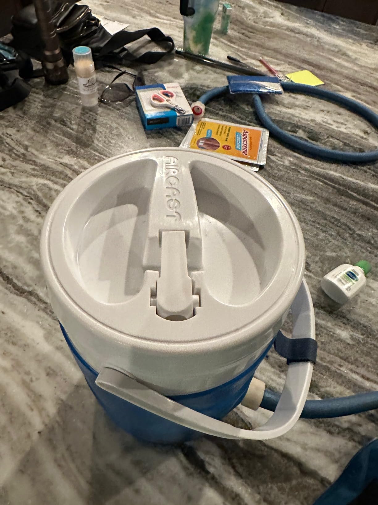 Aircast Cold Therapy Universal Fit Knee Cryo and Cuff with Gravity-Fed Non-Motorized Cooler for Maximum Cryotherapy (Blue, Medium) customer photo 1