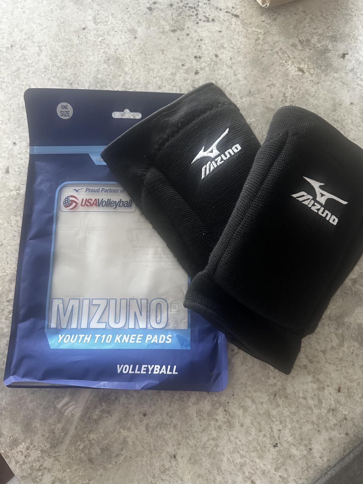Mizuno Youth T10 Plus Volleyball Kneepad, One Size, Black customer photo 1